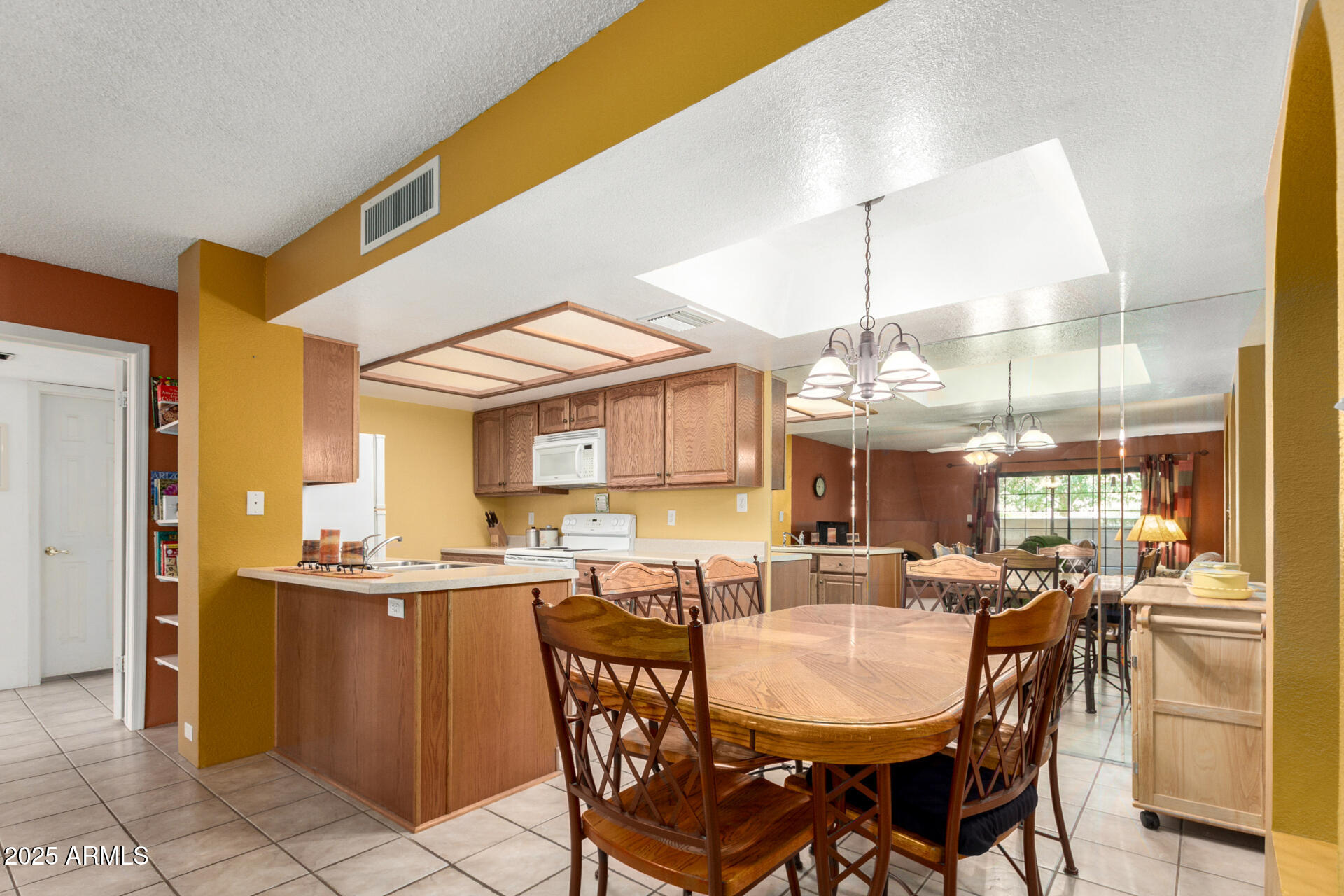 10410 North Cave Creek Road, Unit 1032 Phoenix, AZ 85020 - Photo 7 of 21 Dining Area