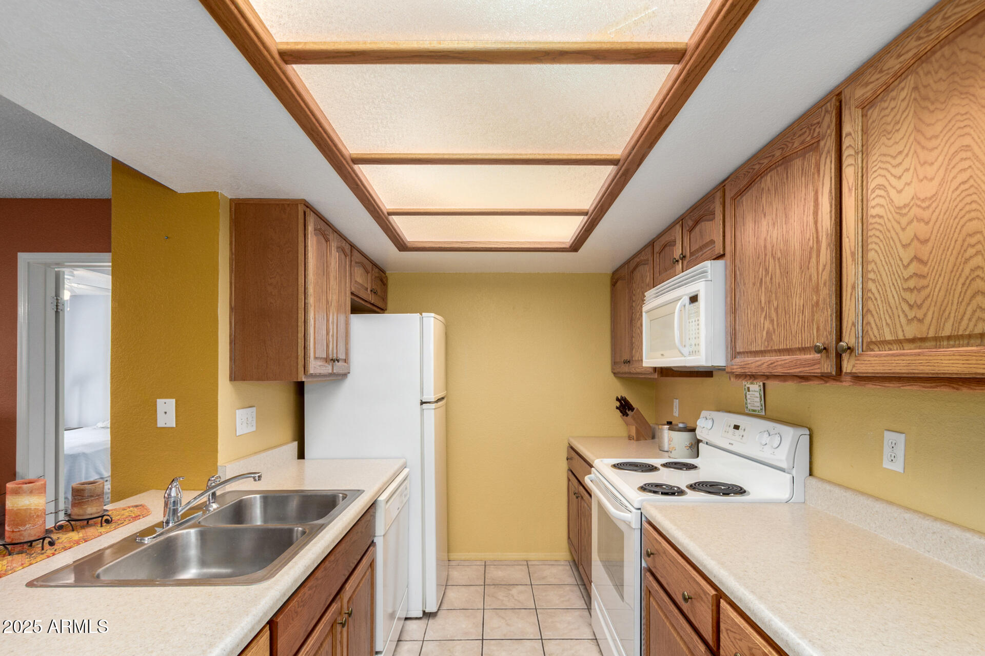 10410 North Cave Creek Road, Unit 1032 Phoenix, AZ 85020 - Photo 8 of 21 New Oak Cabinets