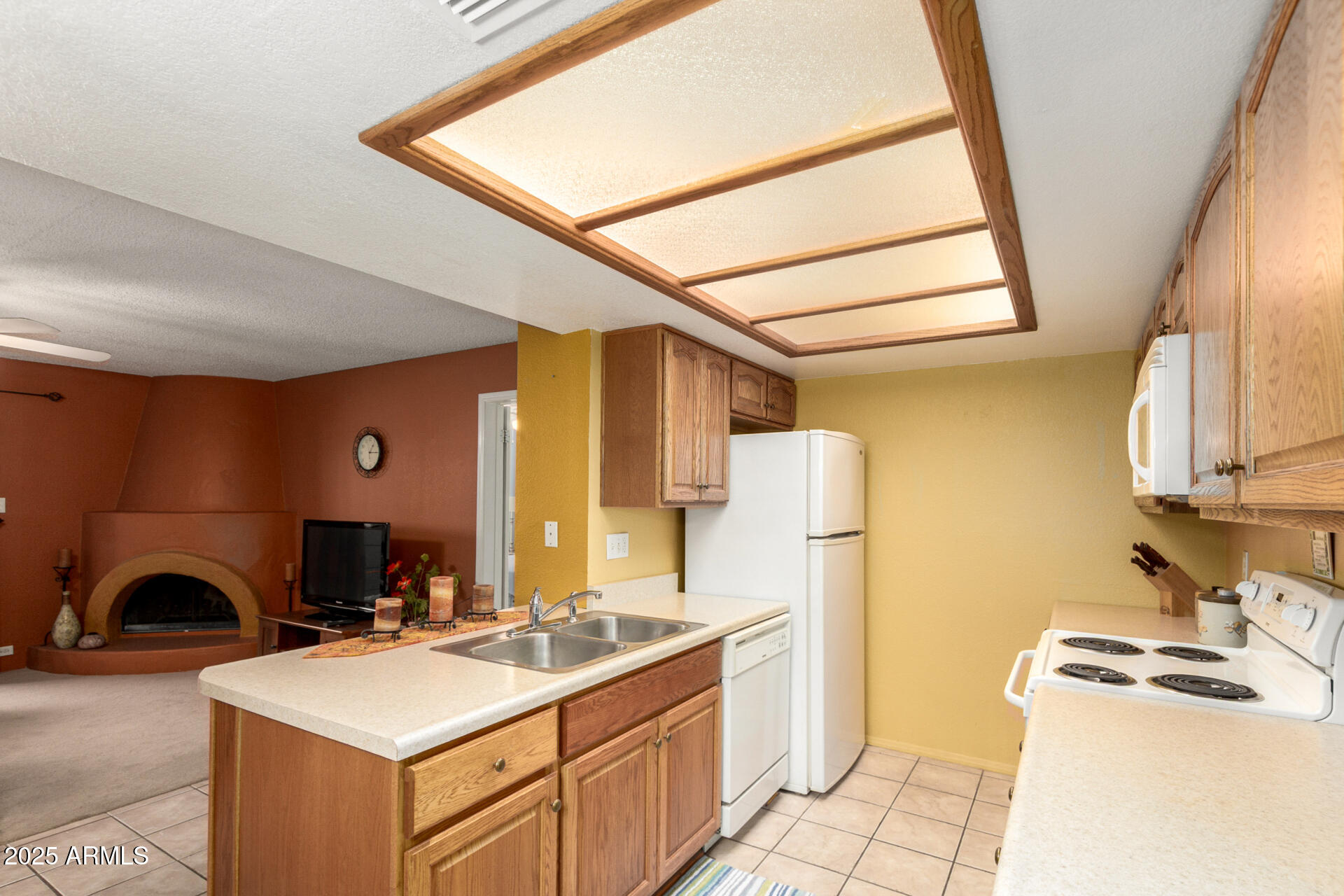 10410 North Cave Creek Road, Unit 1032 Phoenix, AZ 85020 - Photo 9 of 21 Very Open