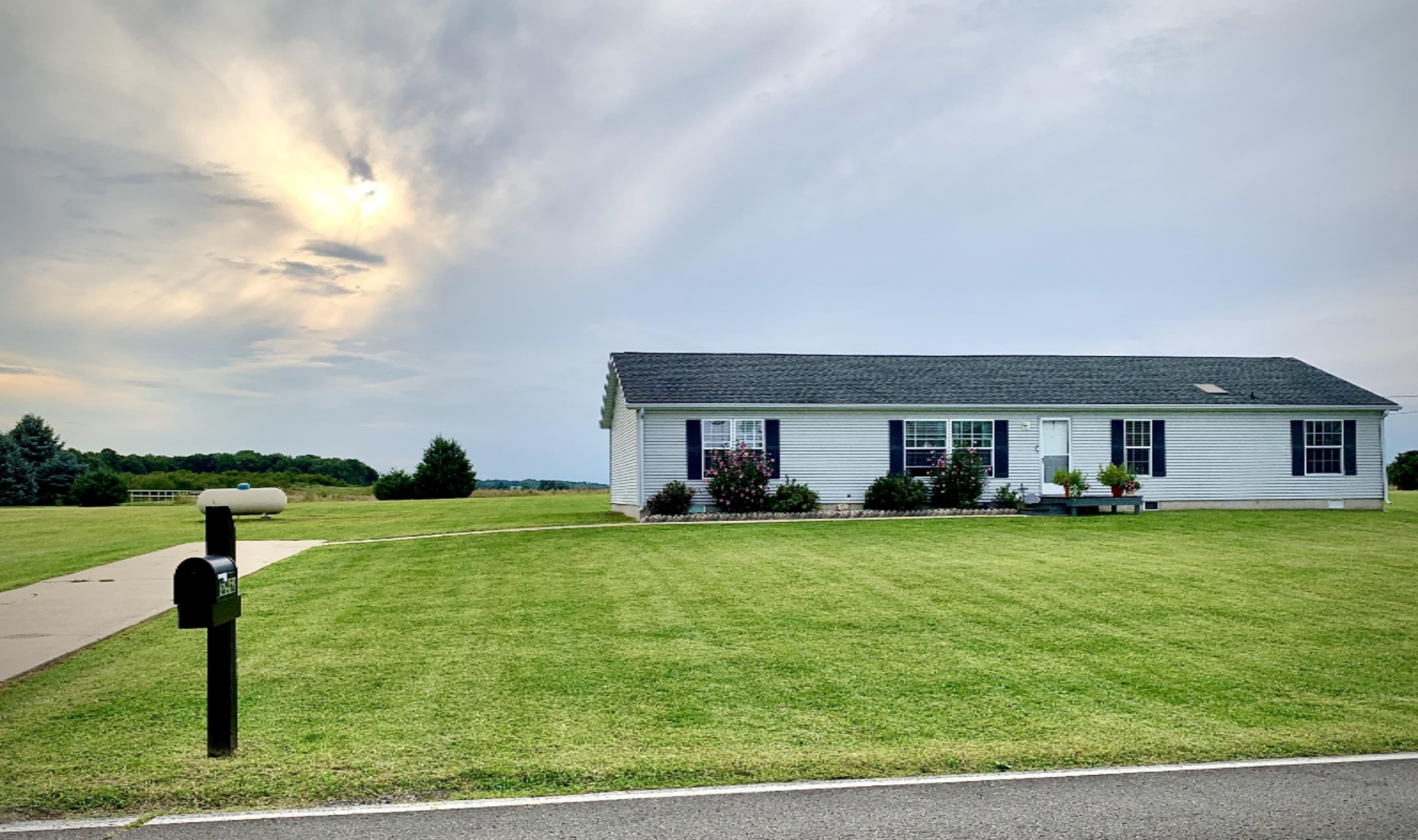 52992 Garret Road Dowagiac, MI 49047 - Photo 4 of 45 IMG_6410