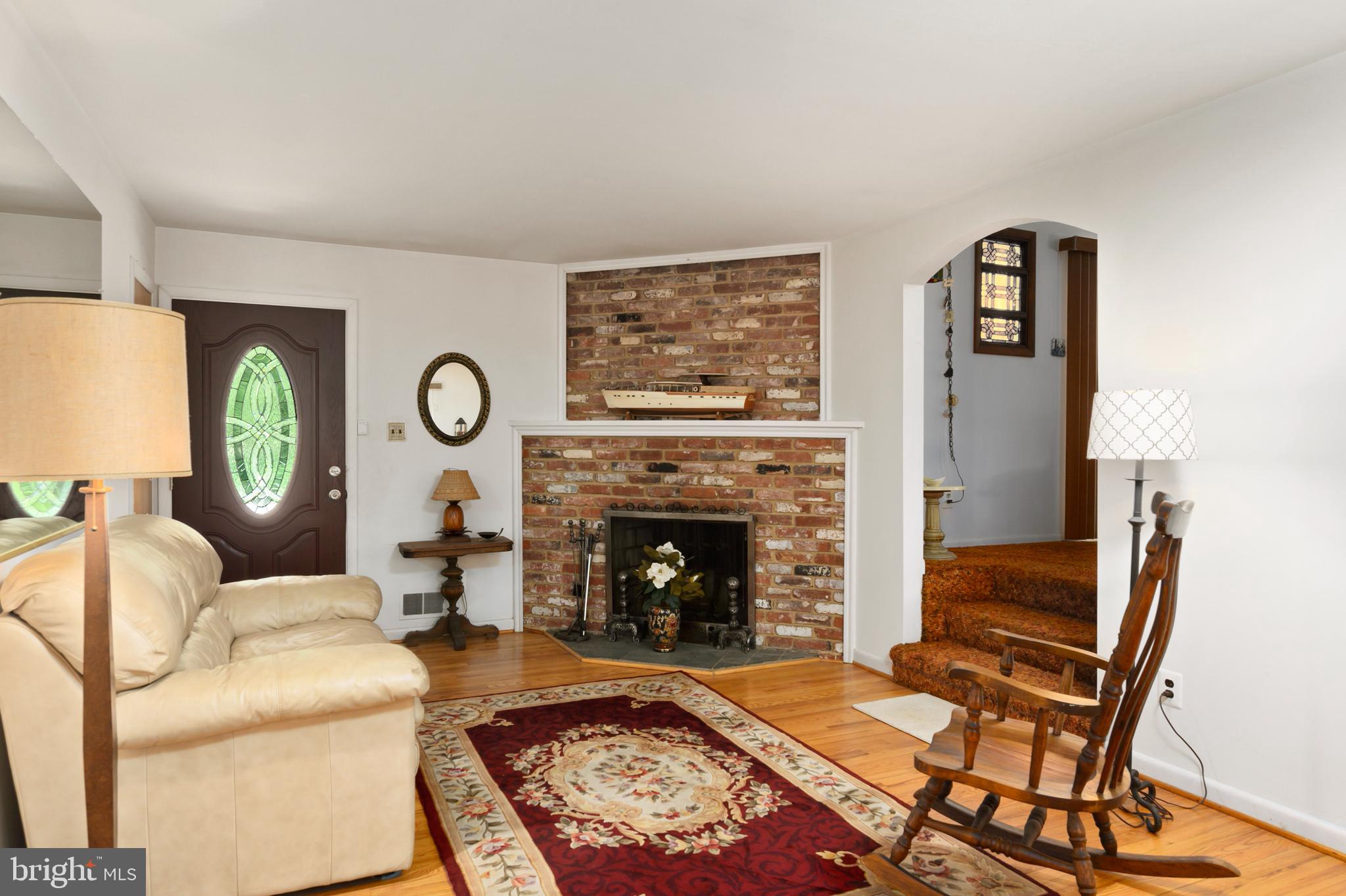 1 Holly Road Pasadena, MD 21122 - Photo 4 of 32 Living Room