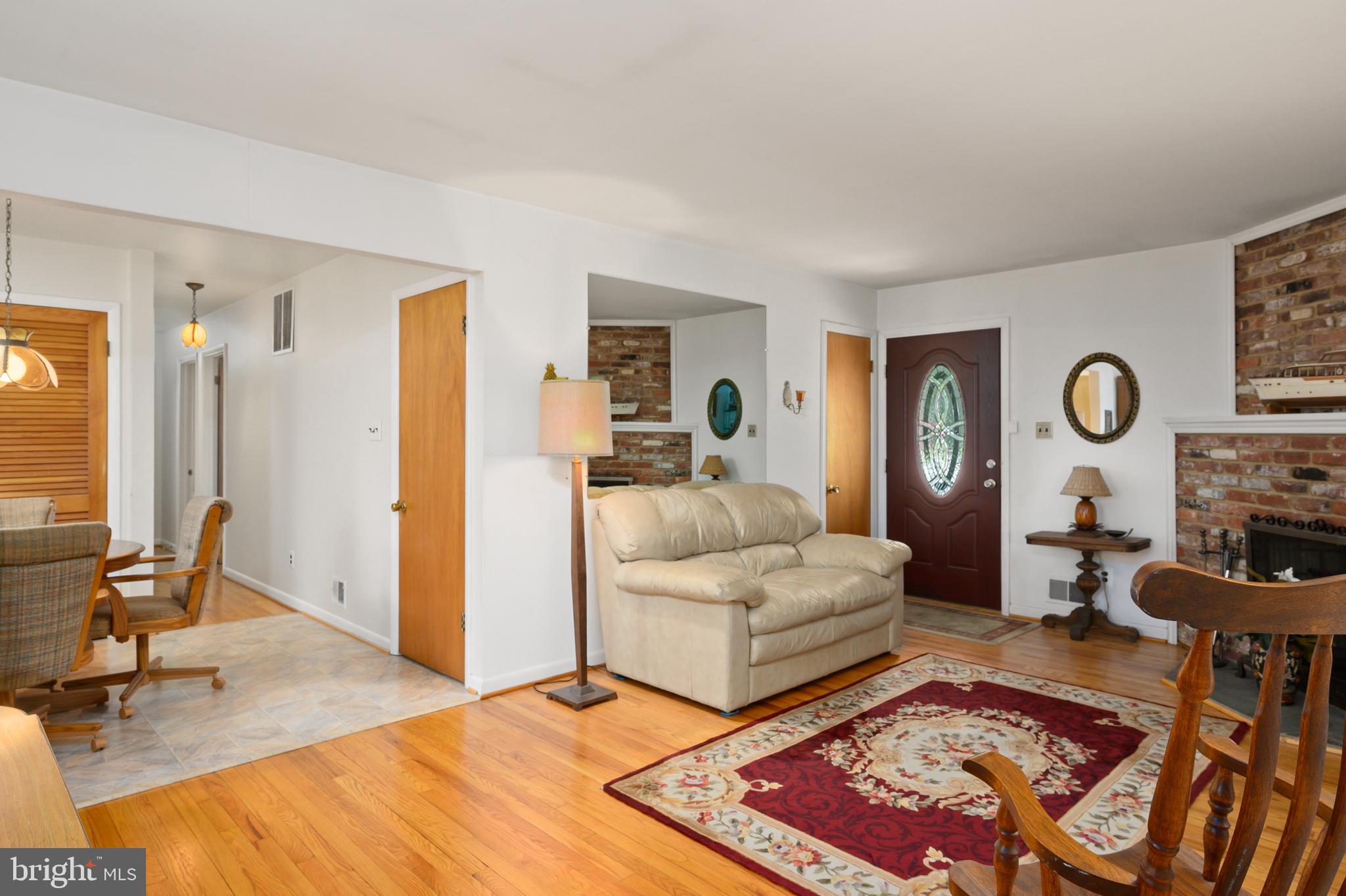 1 Holly Road Pasadena, MD 21122 - Photo 5 of 32 Living Room (alt view)