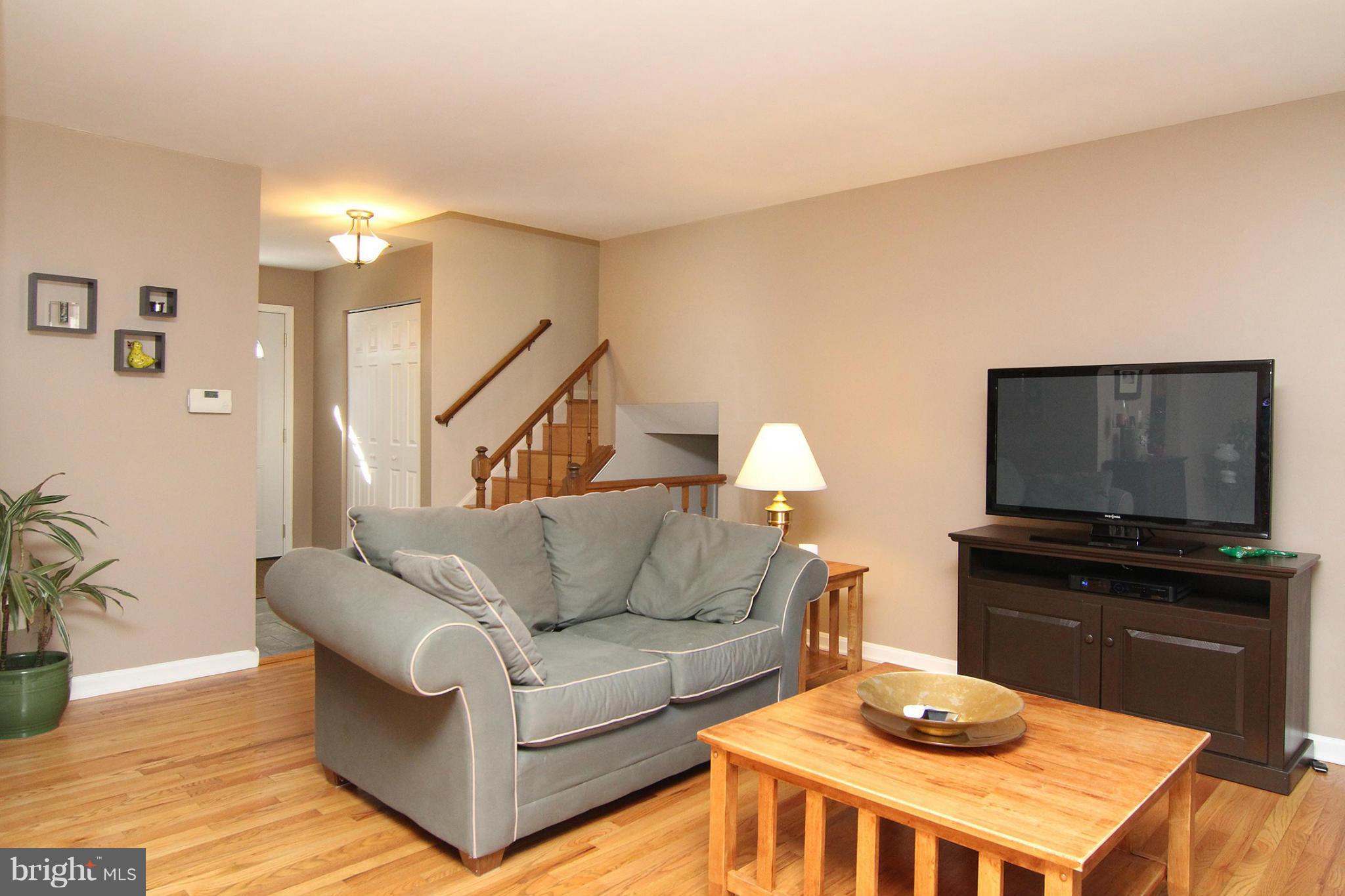 10143 Clearspring Road Damascus, MD 20872 - Photo 5 of 26 Living Room