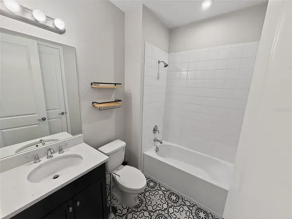 $2,750 | 5927 Maidenstone Way, Palmetto, FL 34221