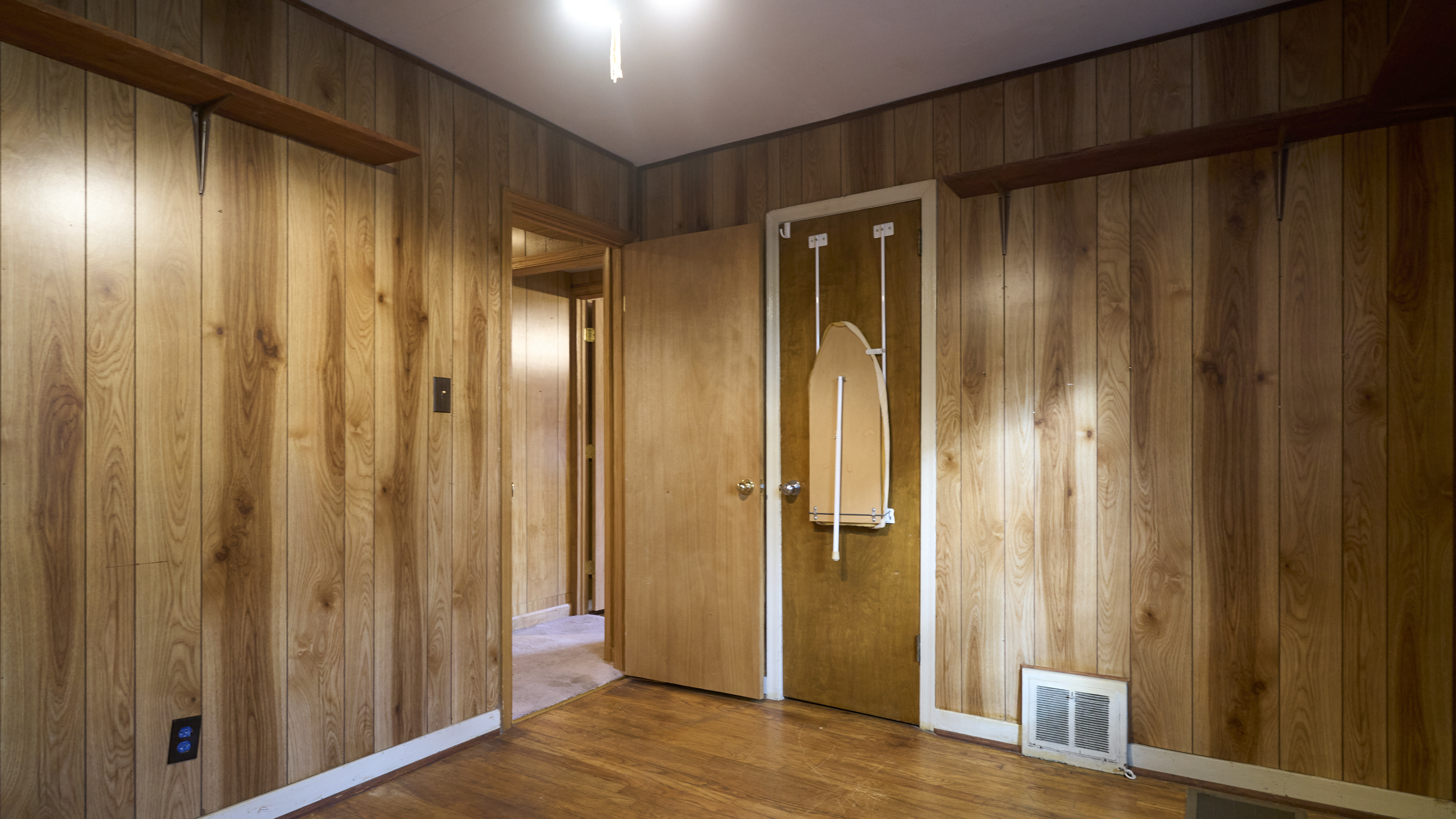 123 Beverly Drive Bridgeport, CT 06610 - Photo 28 of 34 a view of a elevator