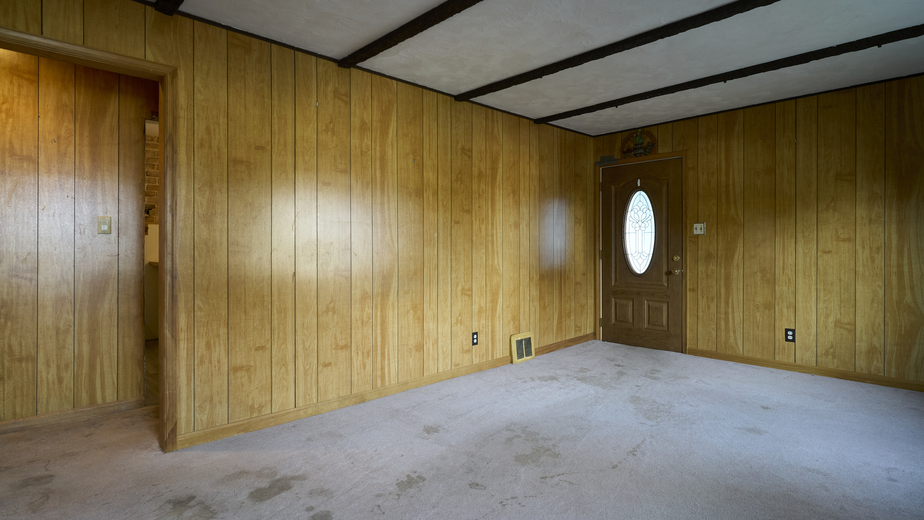 123 Beverly Drive Bridgeport, CT 06610 - Photo 10 of 34 an empty room with windows and closet