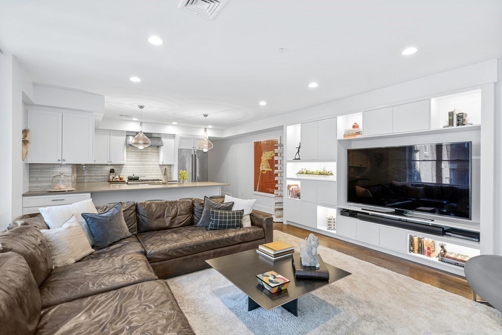 290 North Street, Unit 2 Boston, MA 02113 - Photo 7 of 22