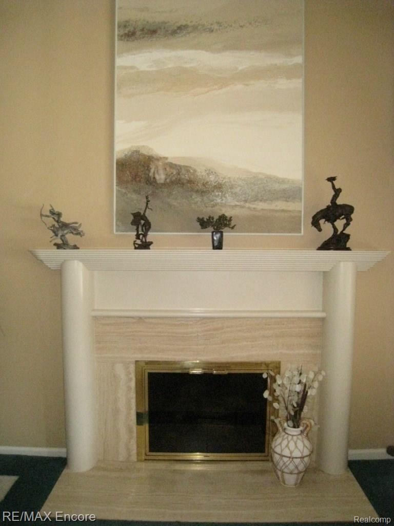 912 GreenView Court Rochester, MI 48307 - Photo 11 of 32 Stunning Great Room Marble Fireplace