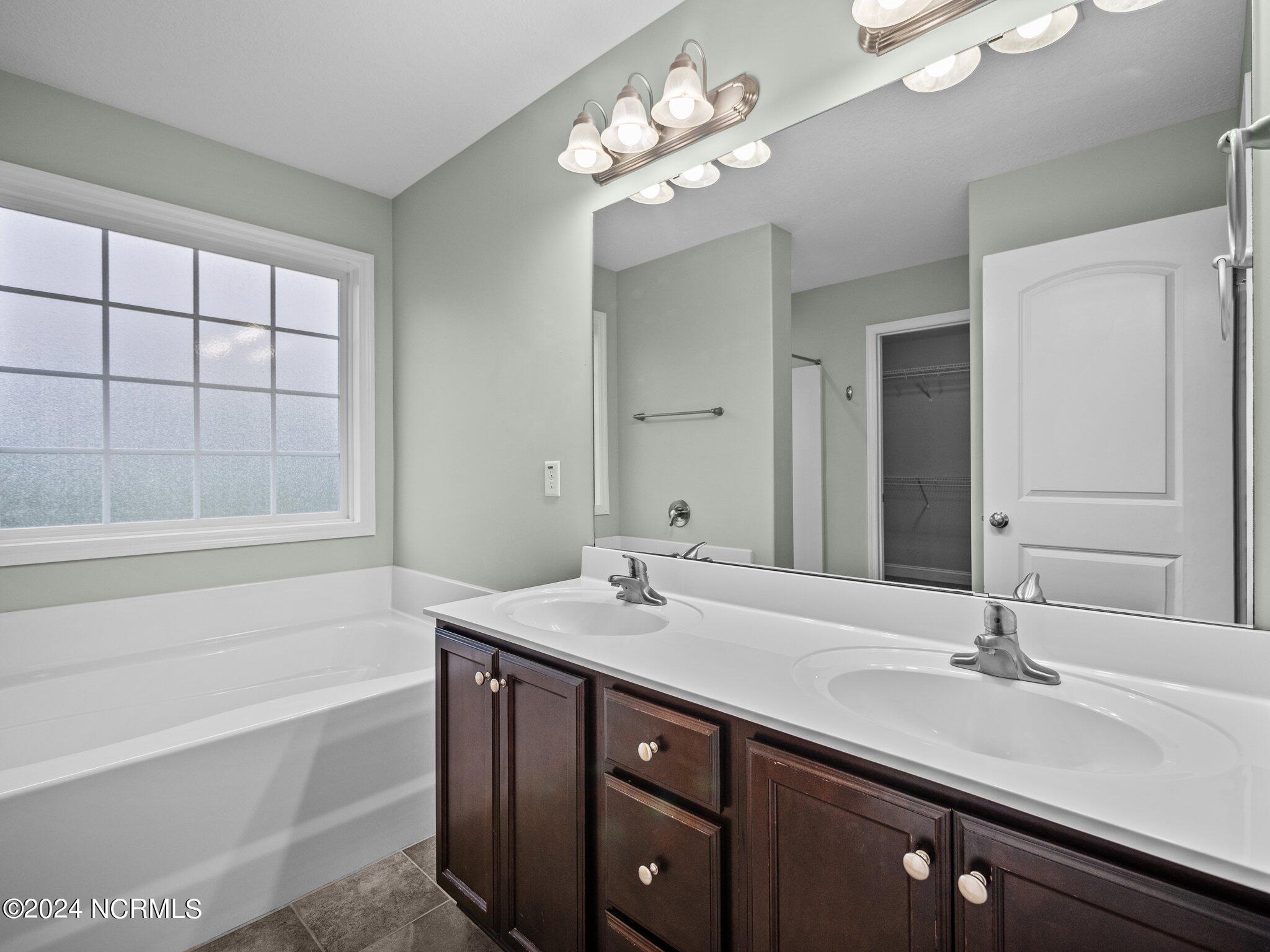 130 Peytons Ridge Drive Hubert, NC 28539 - Photo 25 of 32 Master bath