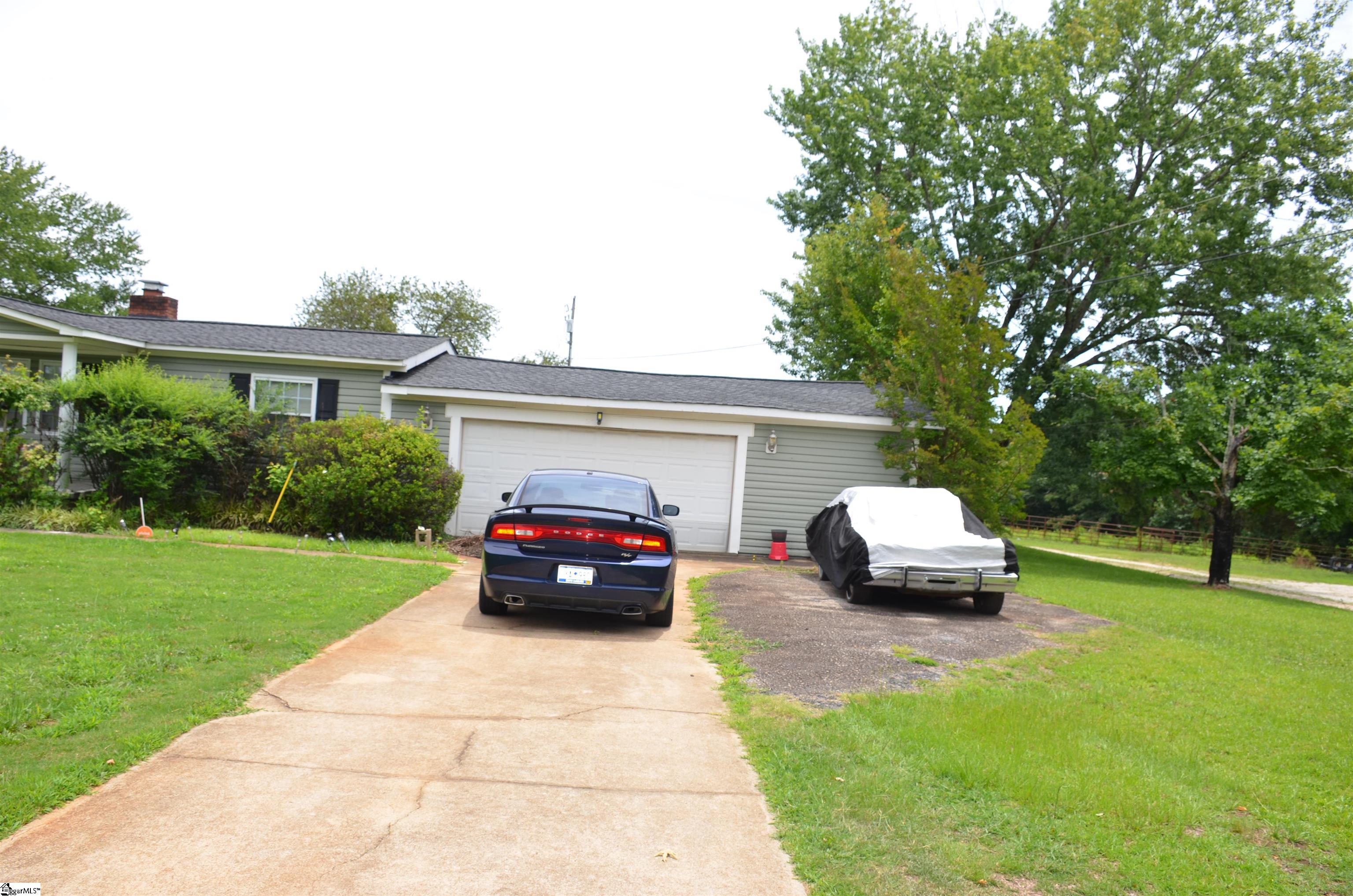 733 Brockman McClimon Road Greer, SC 29651 - Photo 4 of 27