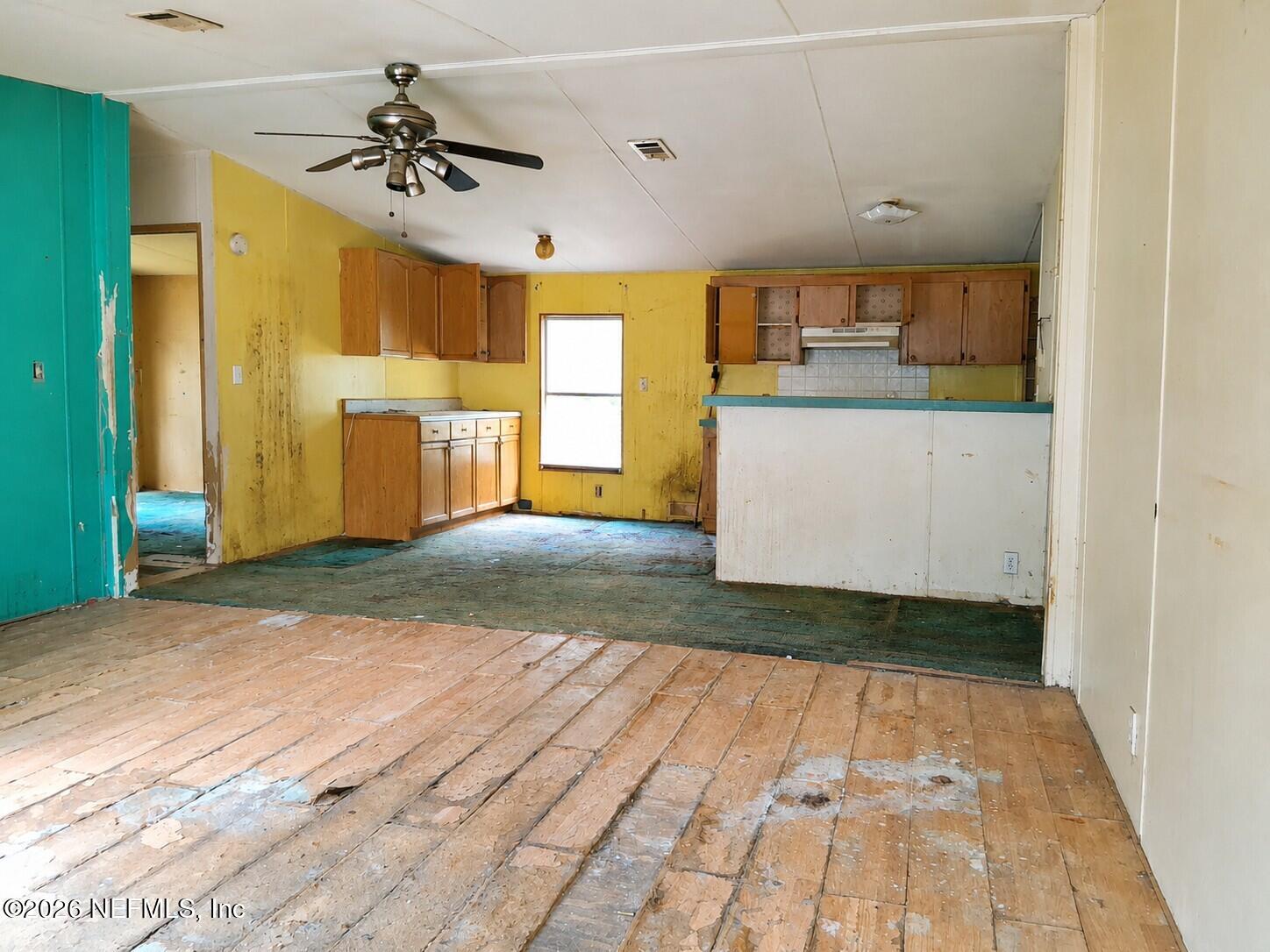 106 Lake Shore Road Interlachen, FL 32148 - Photo 8 of 19 Kitchen