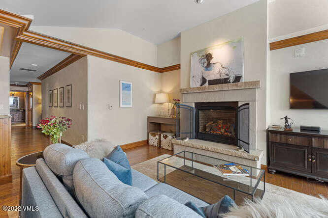 728 West Lionshead Circle, Unit R616 Vail, CO 81657 - Photo 6 of 27 728 W Lionshead Cir Vail CO-small-005-00