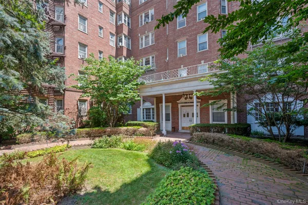 $235,000 | 84-49 168th Street, Unit 2U | Jamaica Hills