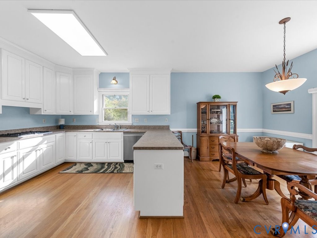 5515 Herring Creek Road Aylett, VA 23009 - Photo 26 of 50 a kitchen with a table and chairs in it