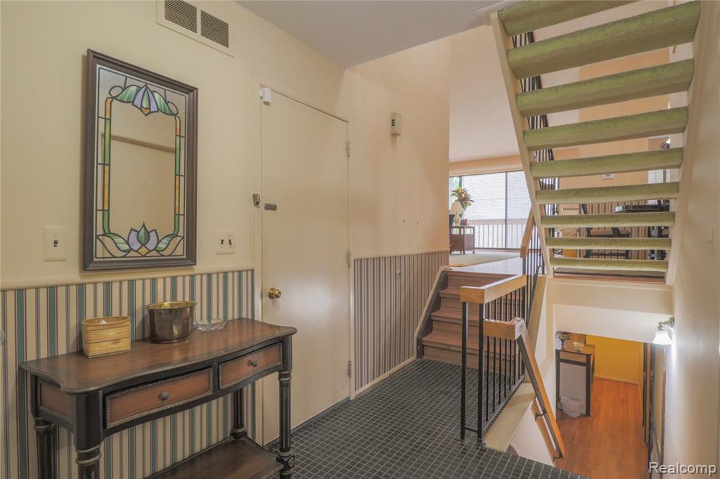 29116 Evergreen Road Southfield, MI 48076 - Photo 3 of 35 Gallery Image 3