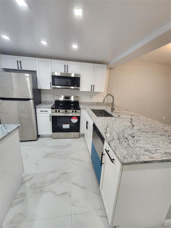 485 North Pine Island Road, Unit 204 Fort Lauderdale, FL 33324 - Photo 4 of 14 a kitchen with stainless steel appliances granite countertop a sink stove and refrigerator
