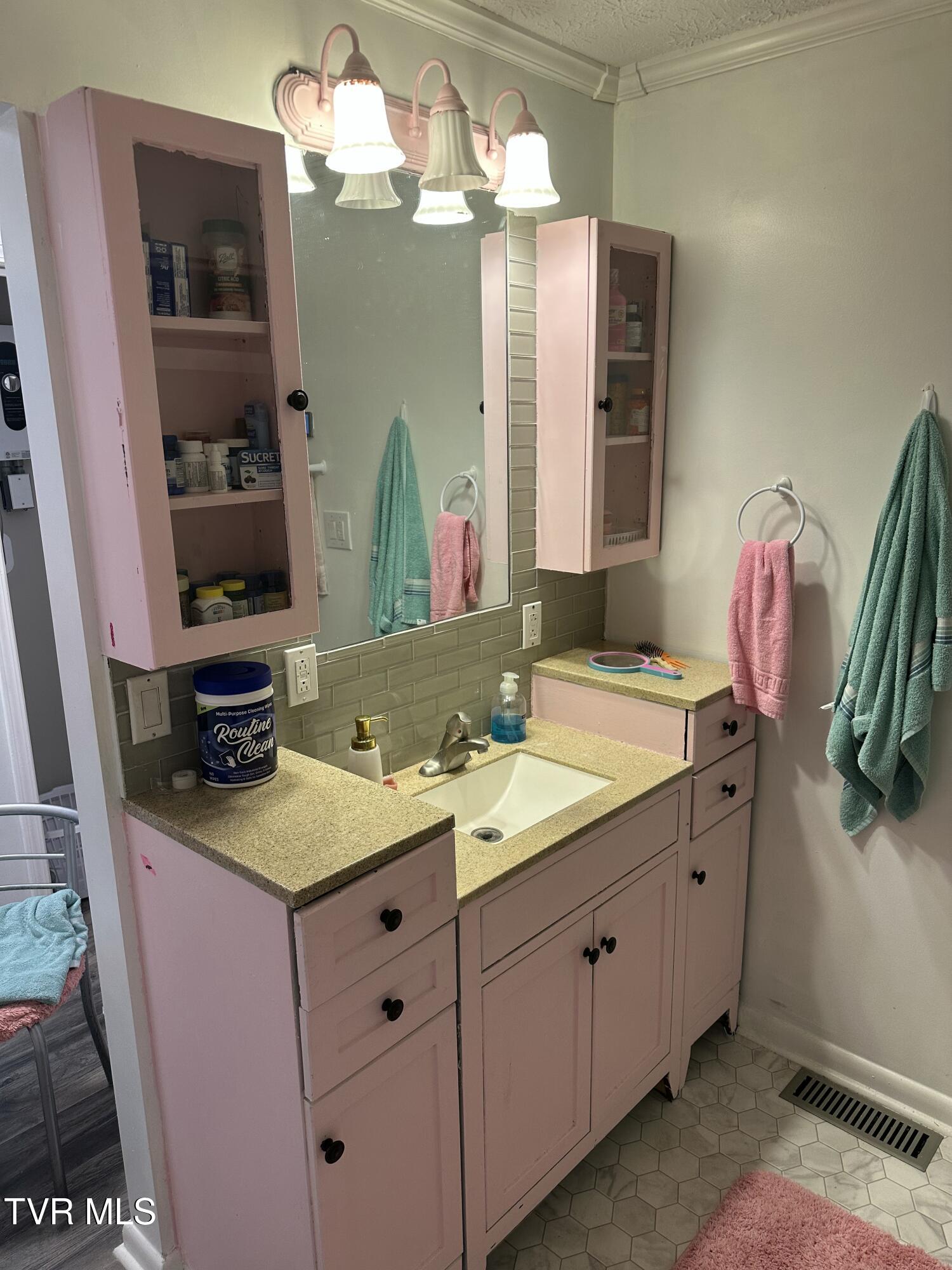 574 Bailey Street Greeneville, TN 37745 - Photo 20 of 28 IMG_9261