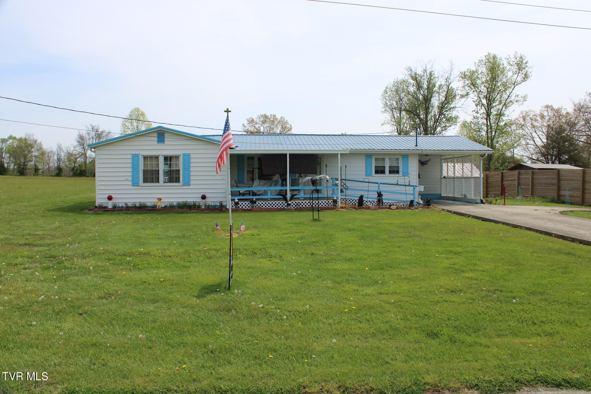 574 Bailey Street Greeneville, TN 37745 - Photo 2 of 28 IMG_0143