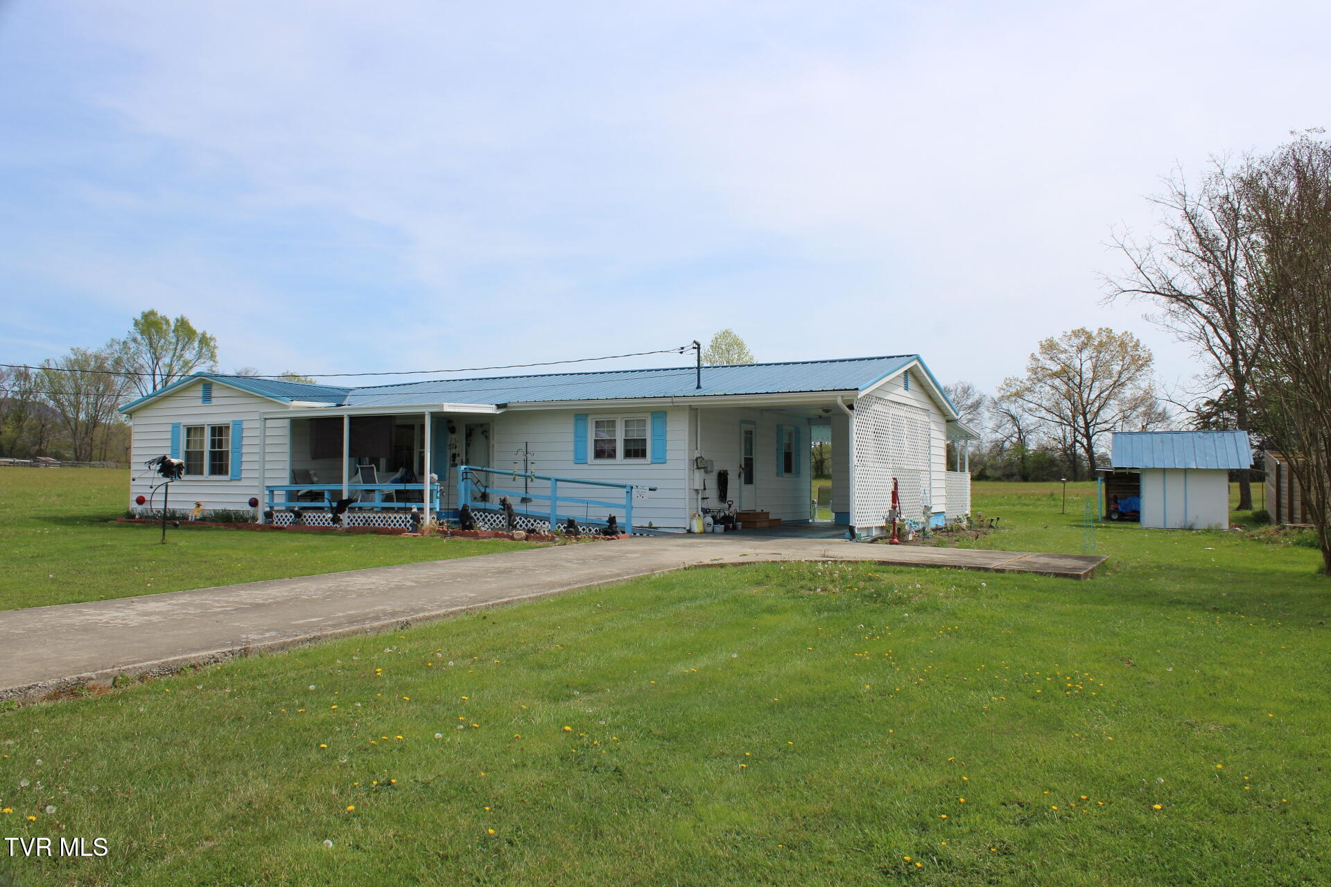 574 Bailey Street Greeneville, TN 37745 - Photo 3 of 28 IMG_0144