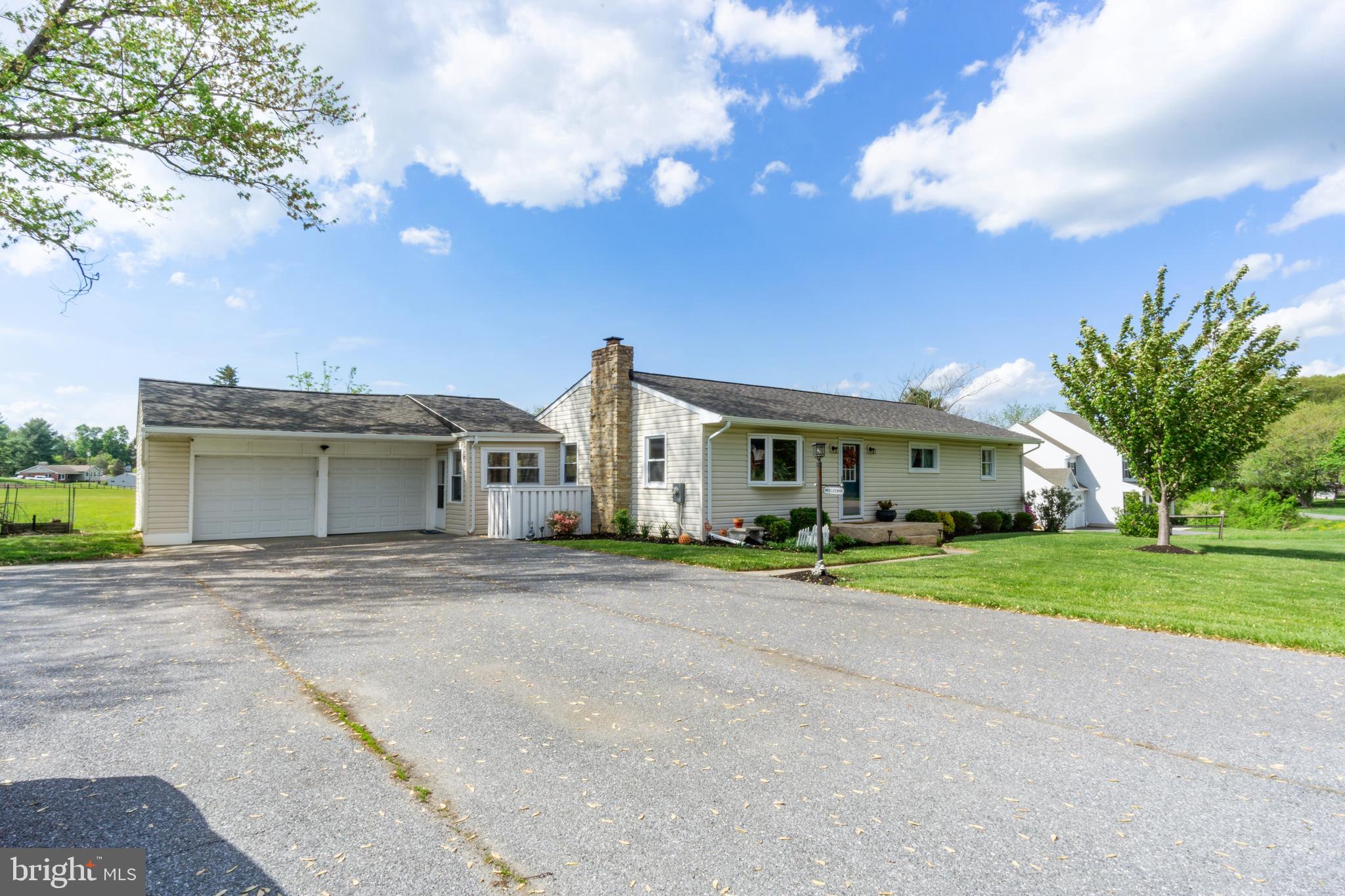 1556 Fairmount Road Hampstead, MD 21074 - Photo 2 of 48 a front view of house with yard and green space