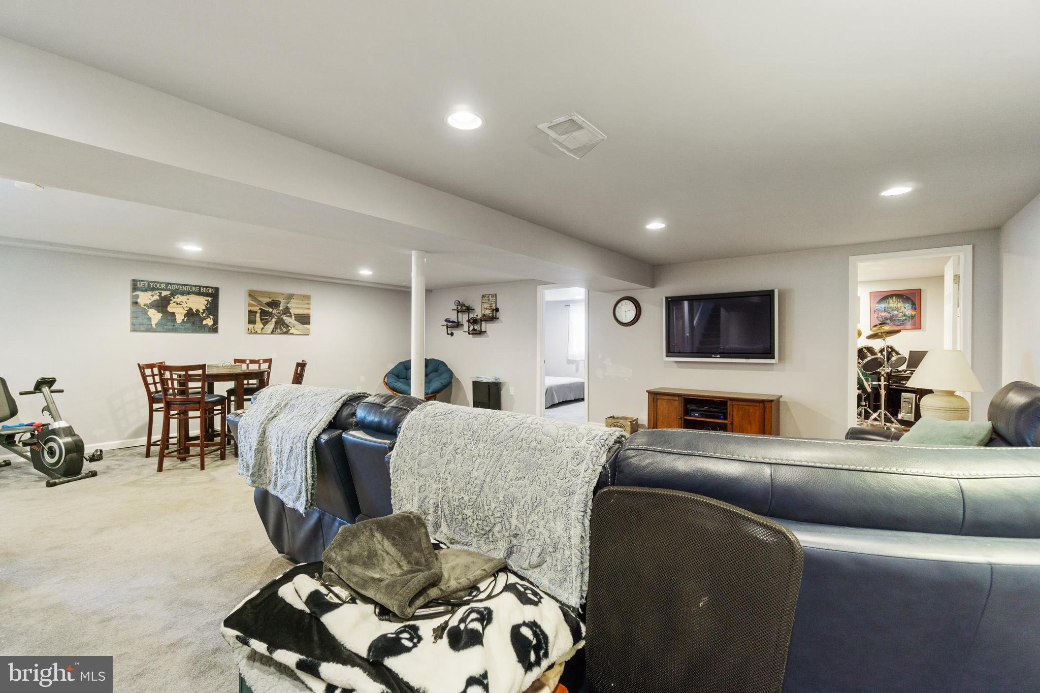 1556 Fairmount Road Hampstead, MD 21074 - Photo 23 of 48 a living room with furniture and a flat screen tv