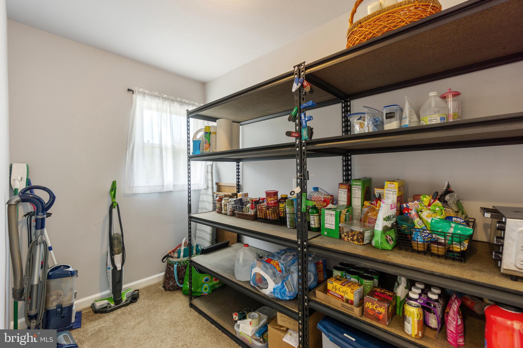 1556 Fairmount Road Hampstead, MD 21074 - Photo 9 of 48 a room with lots of different kinds of flowers