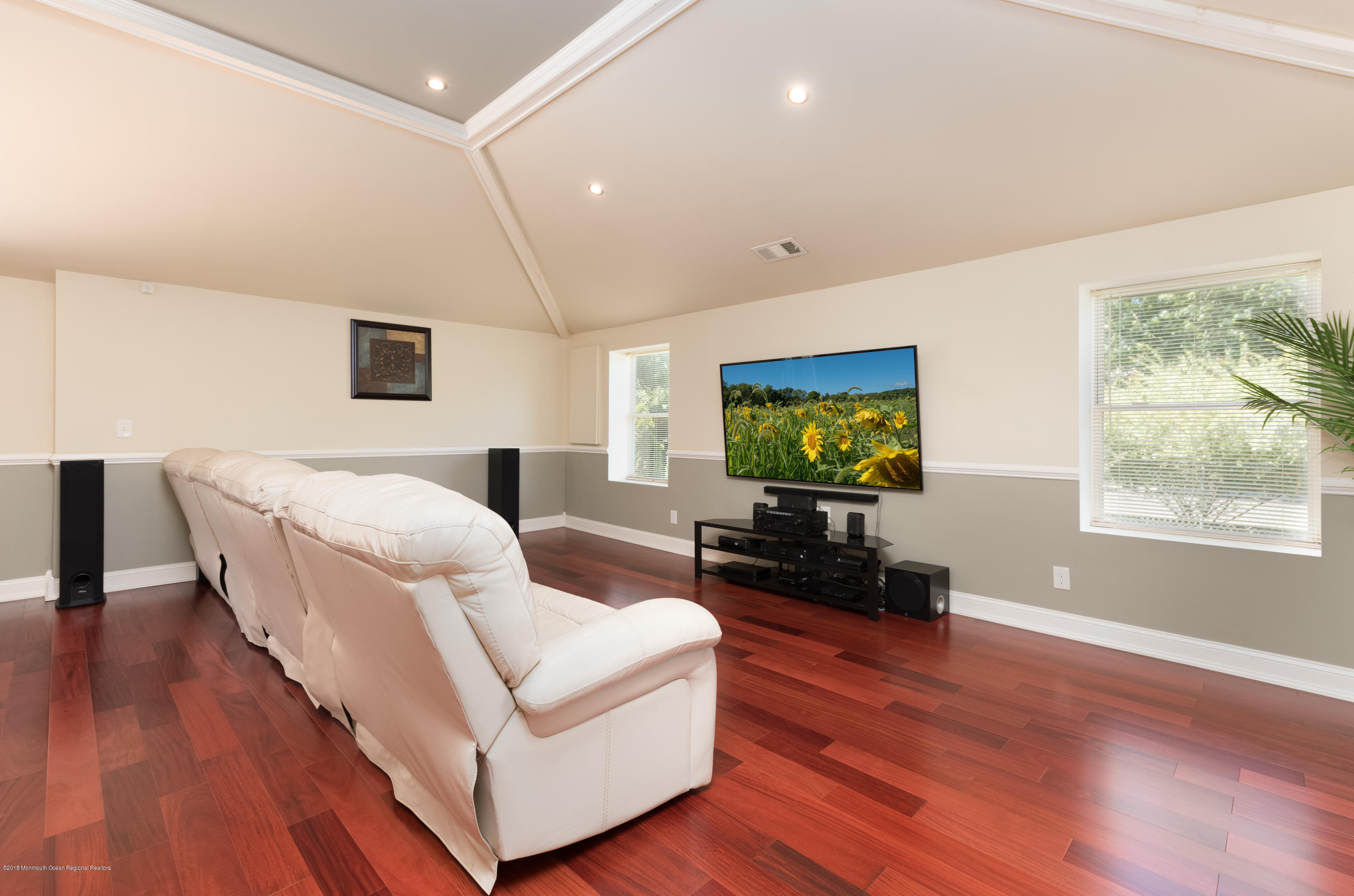 614 Oak Glen Road Howell, NJ 07731 - Photo 4 of 24 Living Room