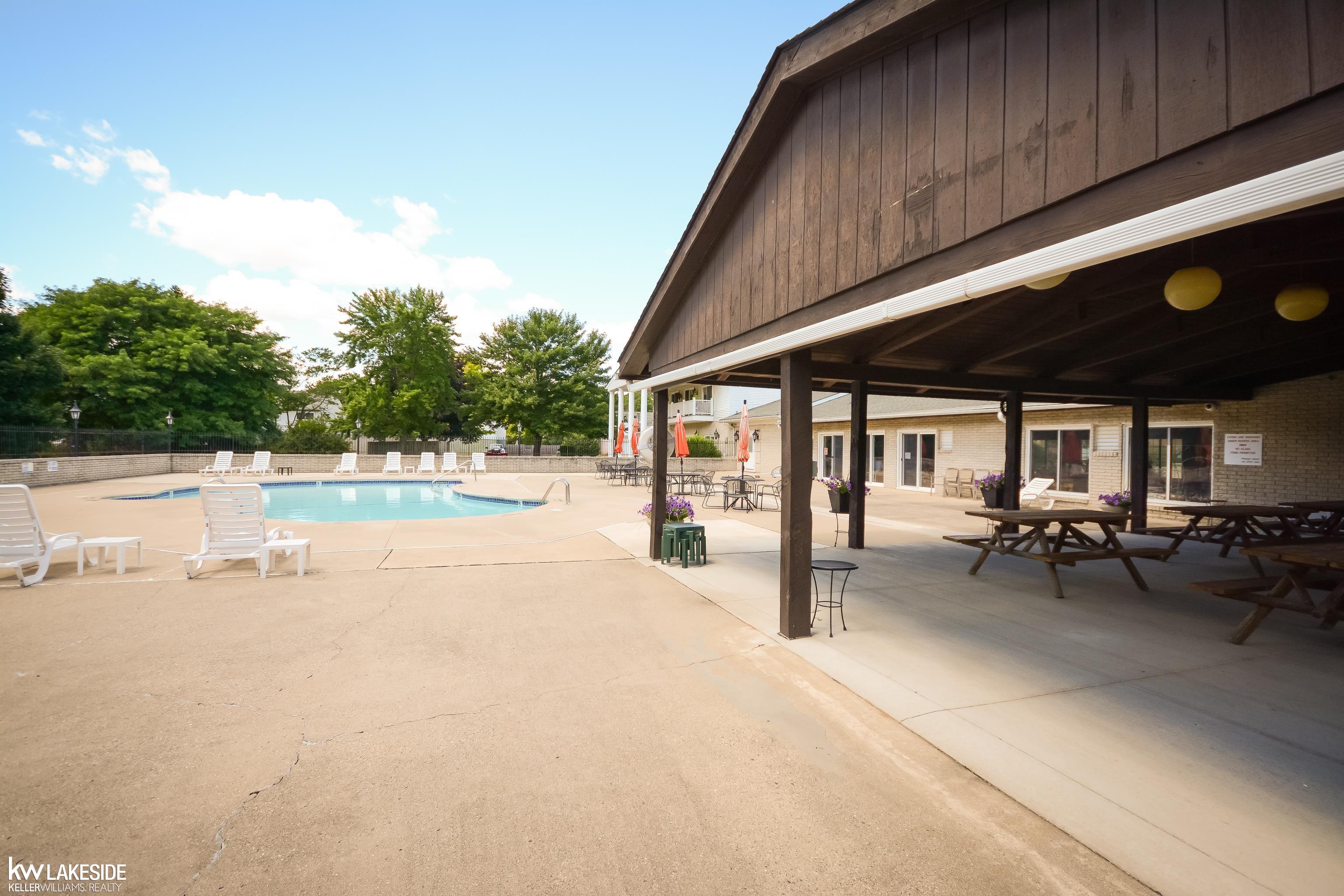 83 Manor Way Rochester, MI 48309 - Photo 27 of 27 50084698-26.JPG