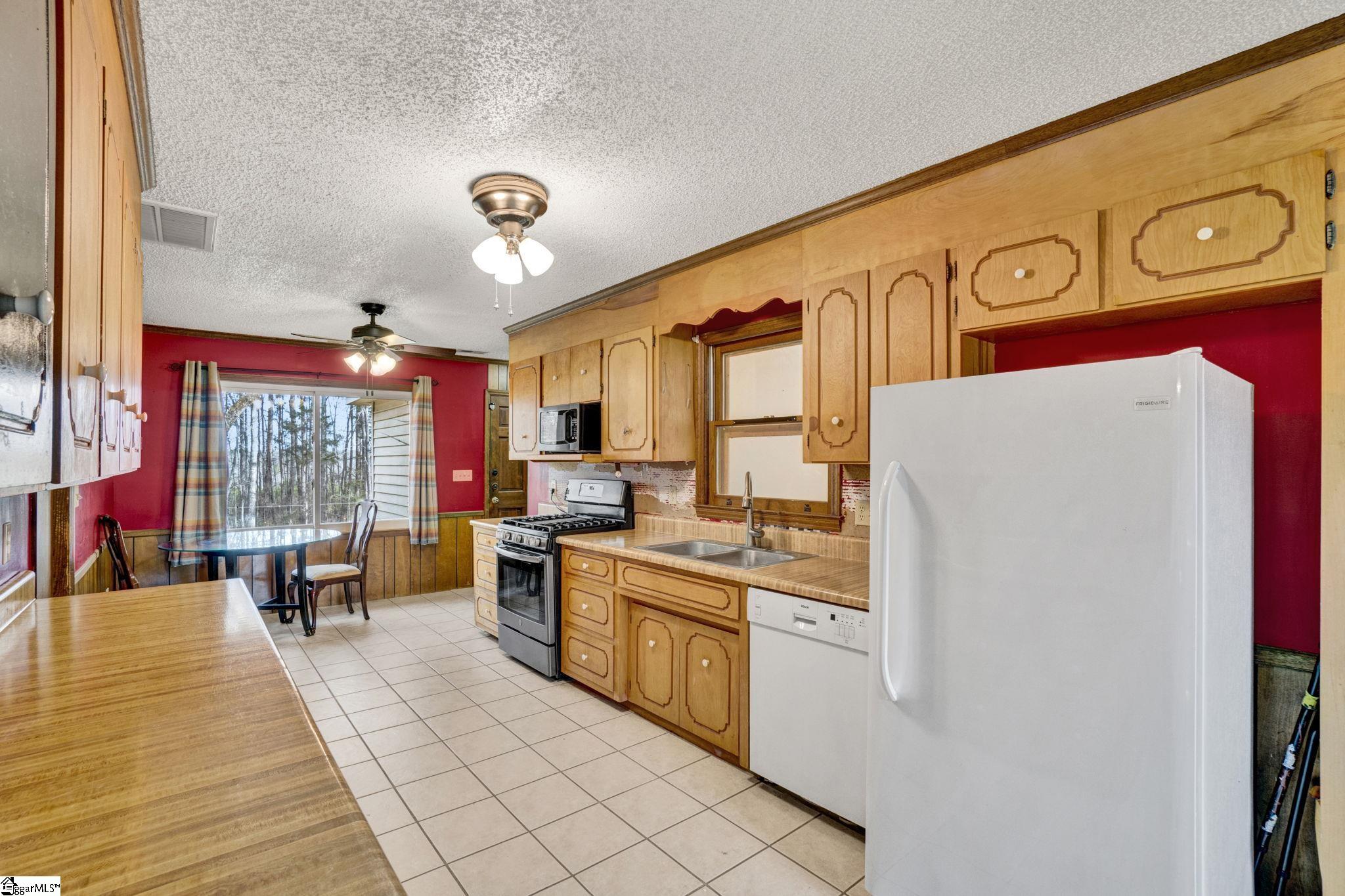 503 Edgewater Road Woodruff, SC 29388 - Photo 12 of 45 Gallery Image 12