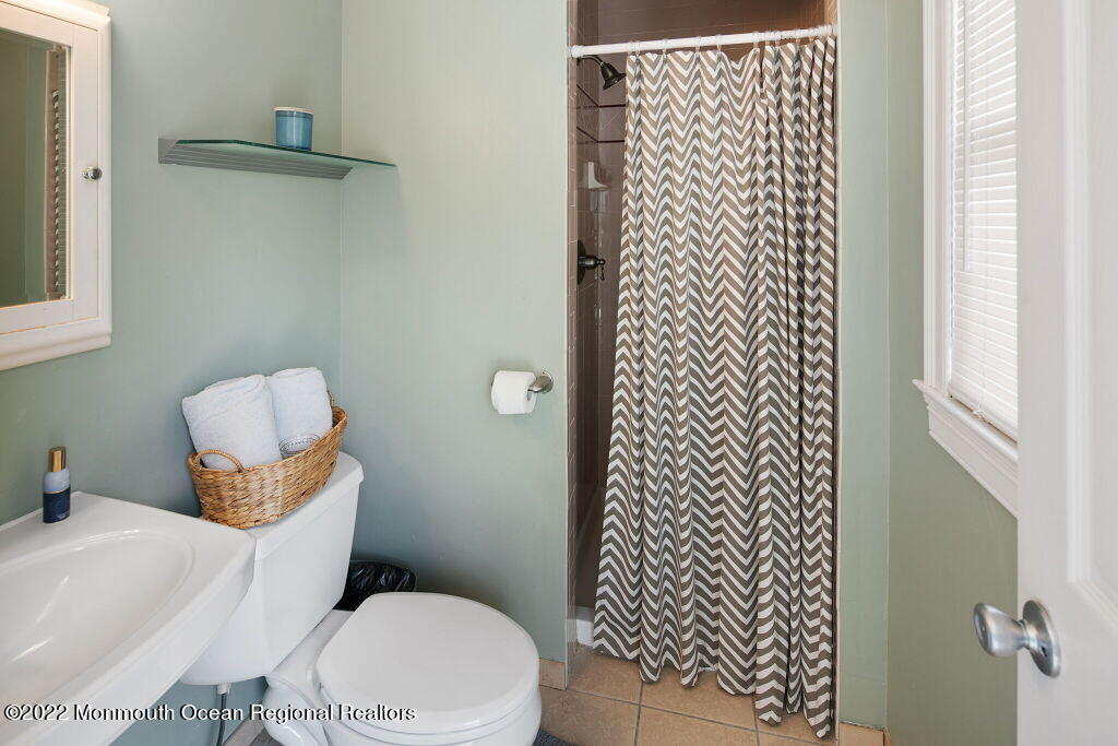 748 Midstreams Road Brick, NJ 08724 - Photo 23 of 33 lower bath