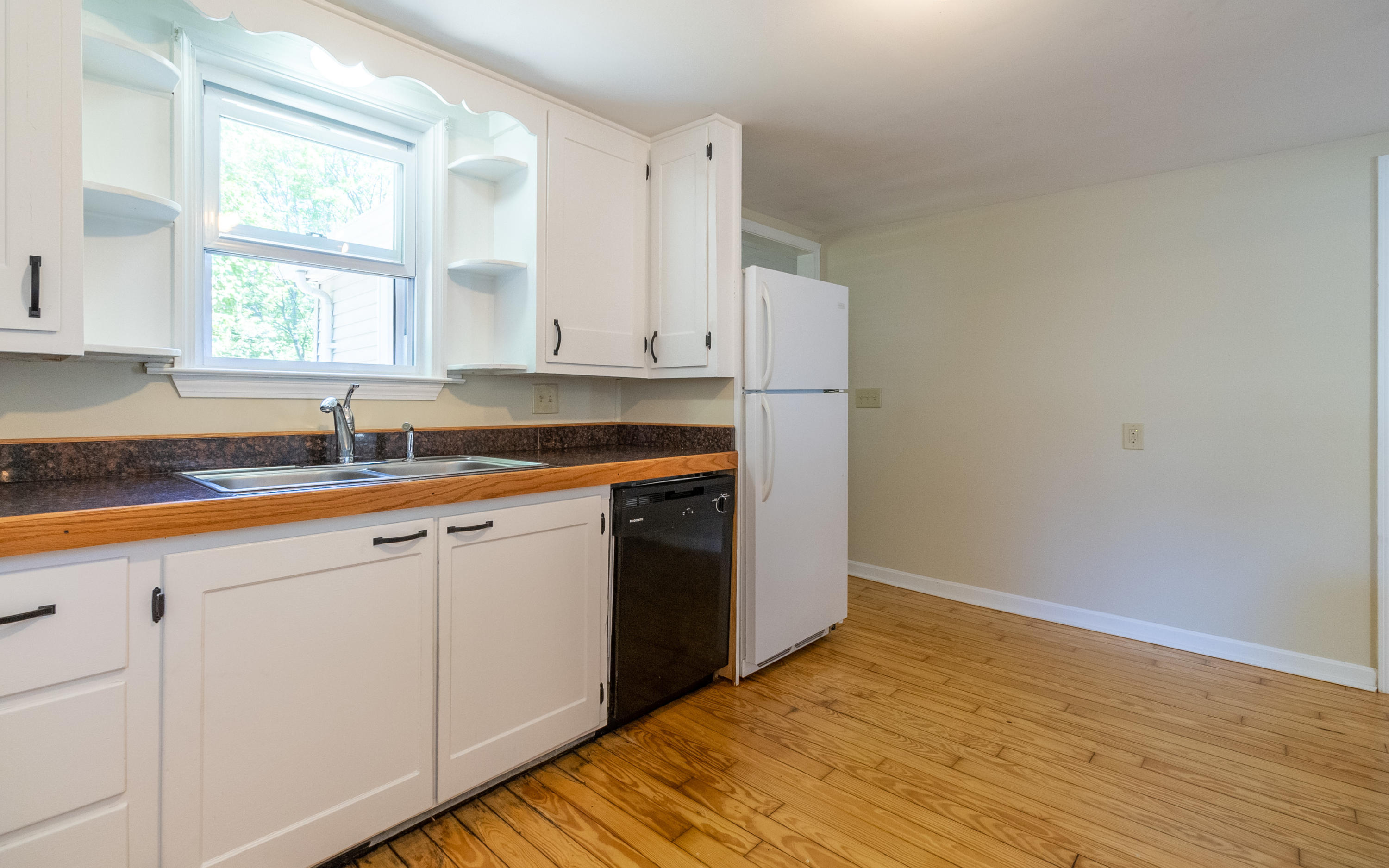 69 Cumberland Road South Portland, ME 04106 - Photo 5 of 32 Kitchen refrigerator area