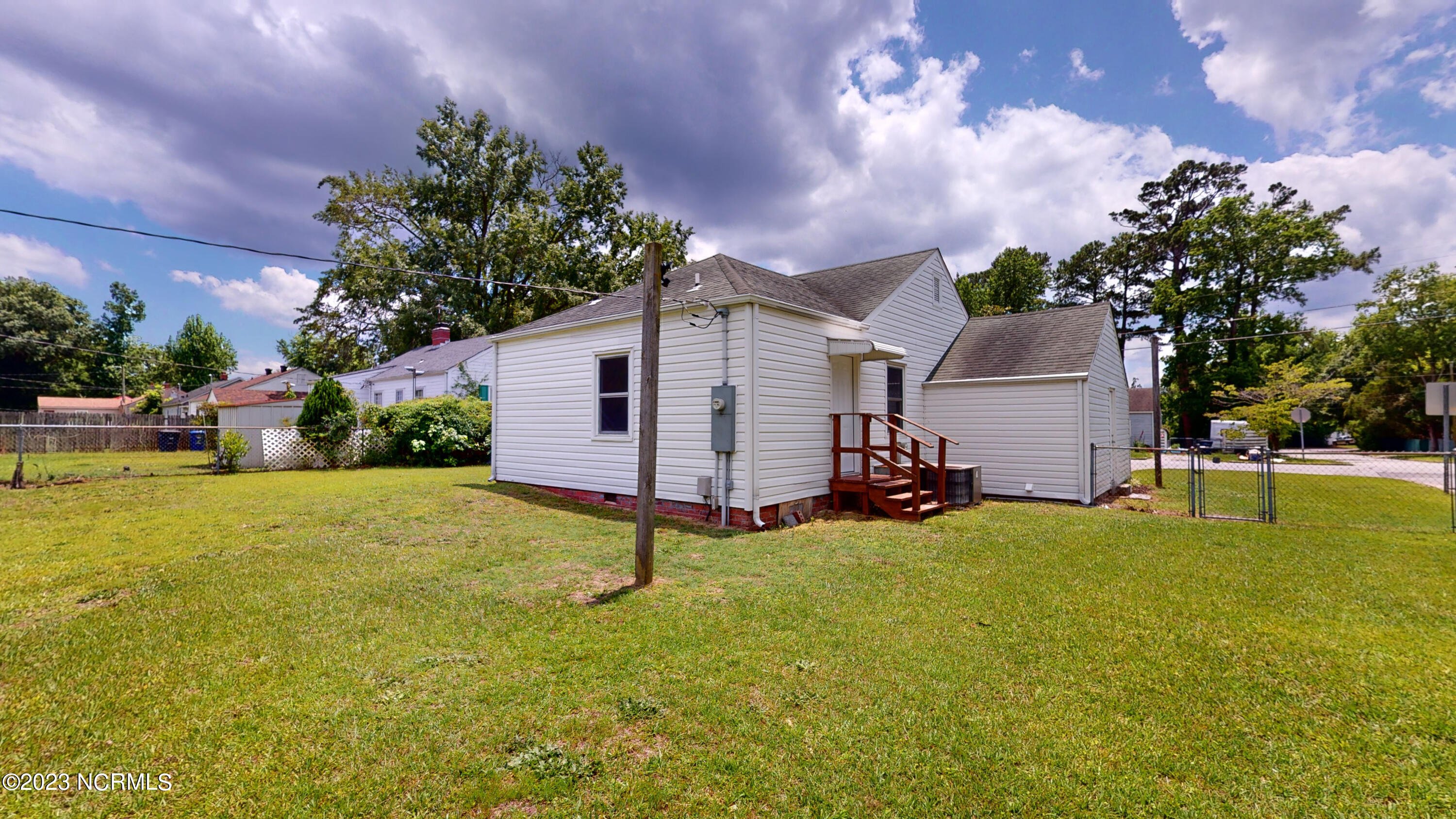 124 Queens Road Jacksonville, NC 28540 - Photo 30 of 34 124-Queens-06142023_064539