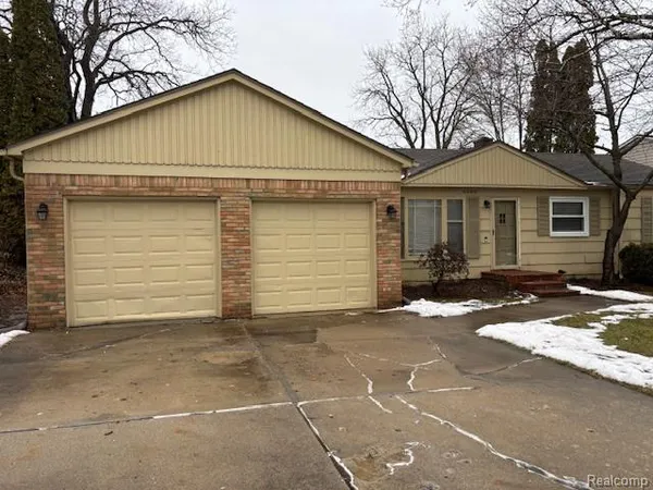 $2,595 | 5580 Sunnycrest Drive, West Bloomfield, MI 48323
