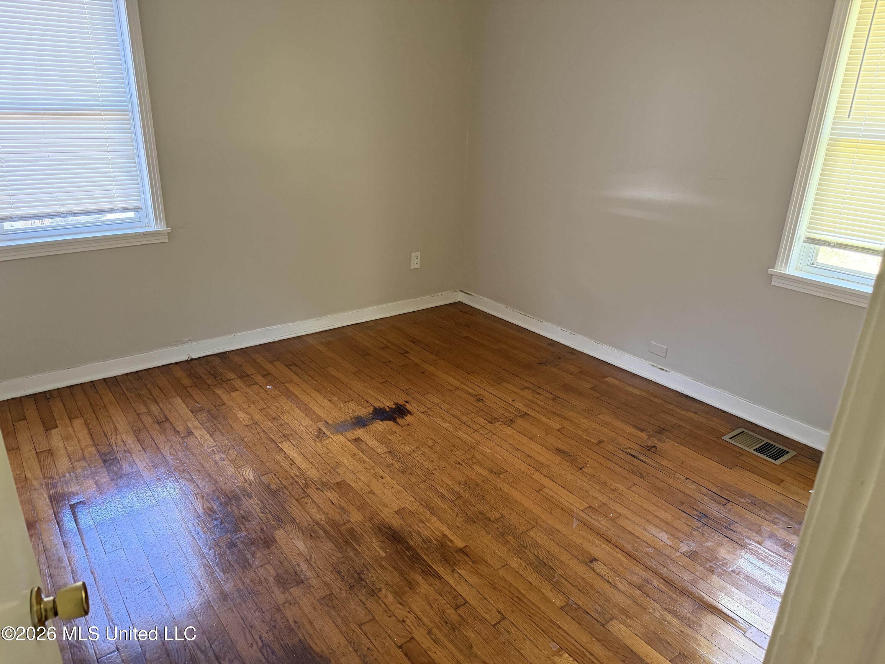 340 Barnes Street Jackson, MS 39206 - Photo 5 of 11 IMG_5195