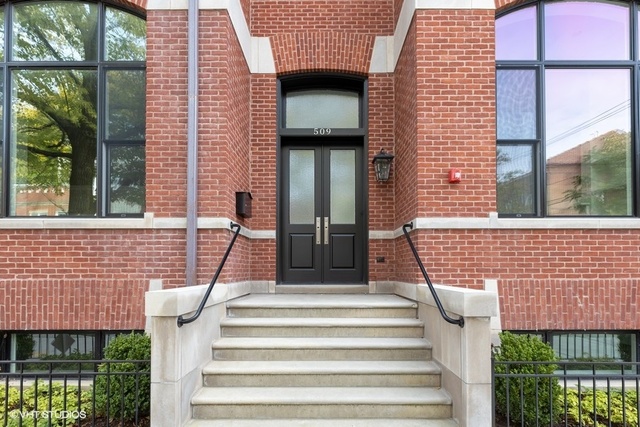 507 West Menomonee Street Chicago, IL 60614 - Photo 15 of 18 a front view of a house with a garden