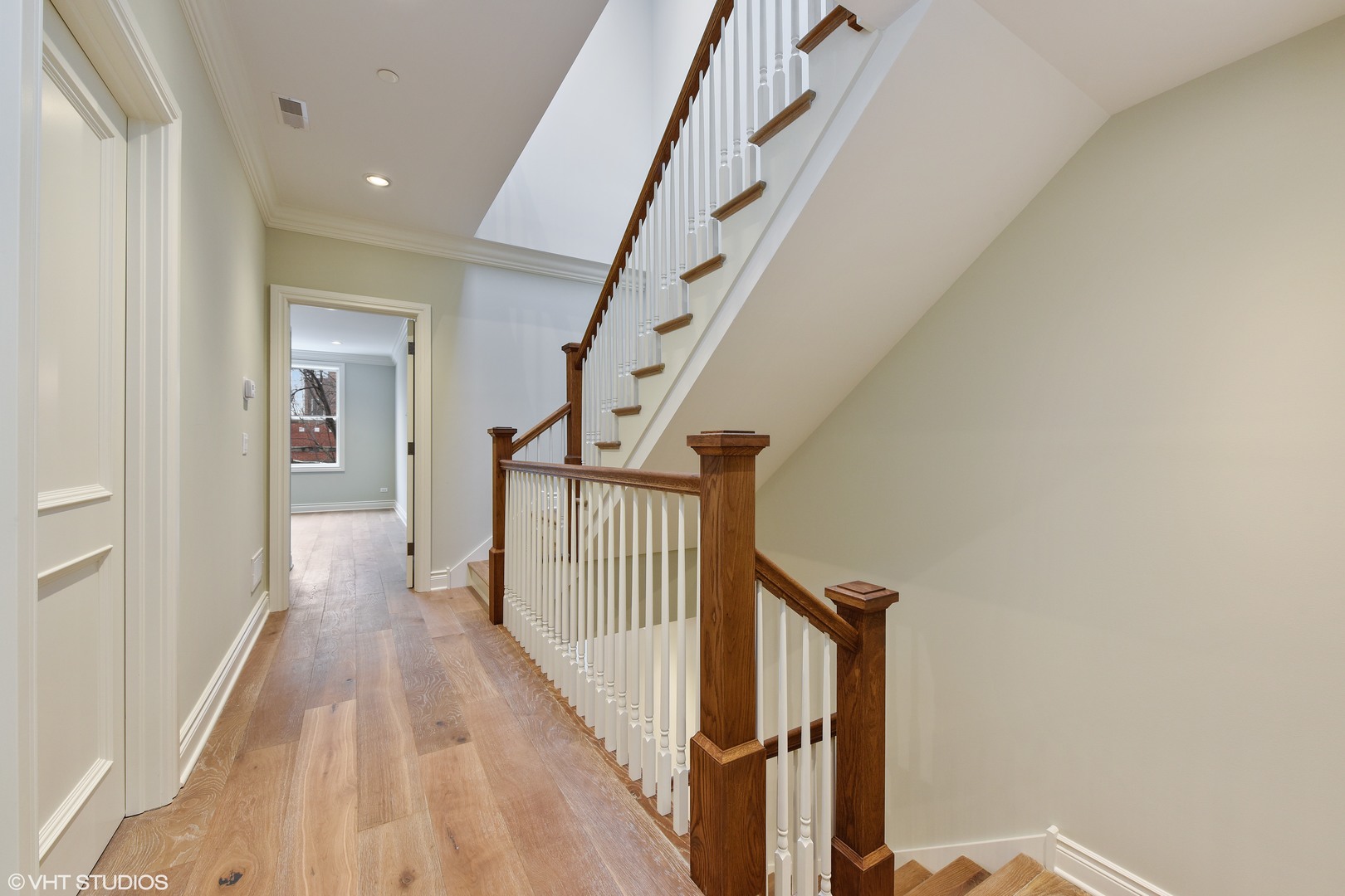 507 West Menomonee Street Chicago, IL 60614 - Photo 10 of 18 a view of a hallway with wooden floor and entryway
