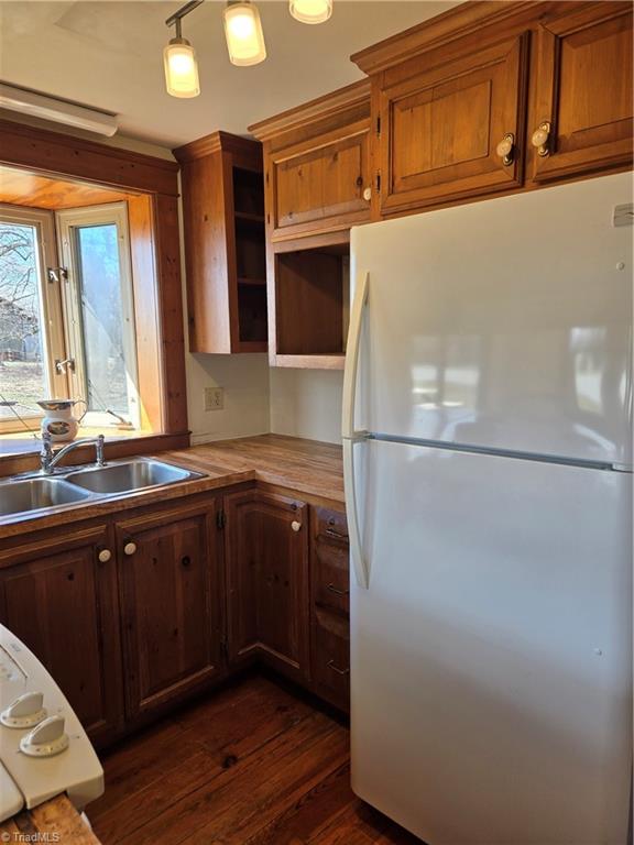 1077 Flat Shoals Road King, NC 27021 - Photo 14 of 46 Bay window at the sink and cabinet for microwave.