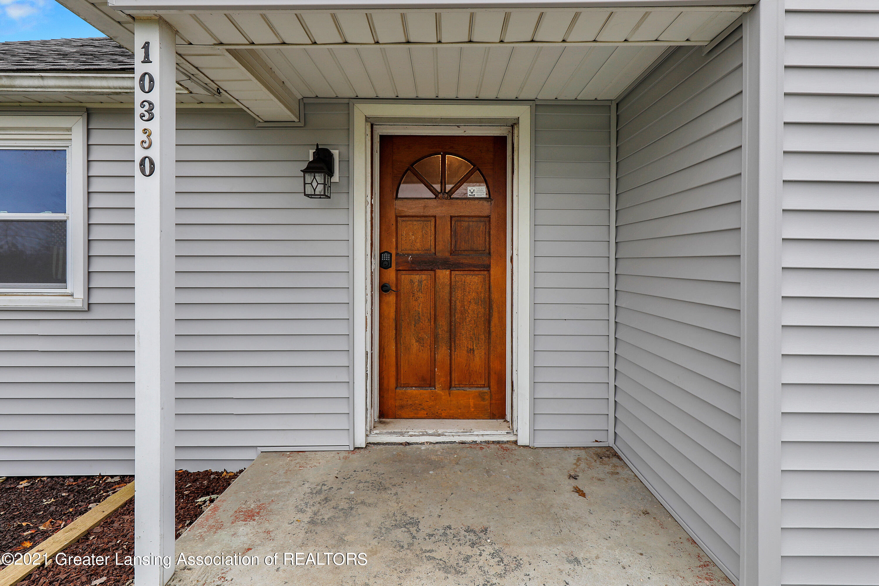 10330 Plains Road Eaton Rapids, MI 48827 - Photo 4 of 21 Entry
