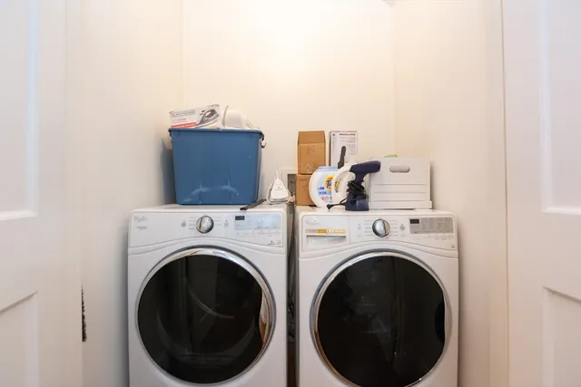 a view of entryway with washer and dryer
