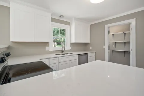 $329,900 | 814 Chickasaw Trail, McMinnville, TN 37110