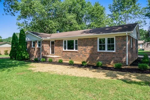 $329,900 | 814 Chickasaw Trail, McMinnville, TN 37110