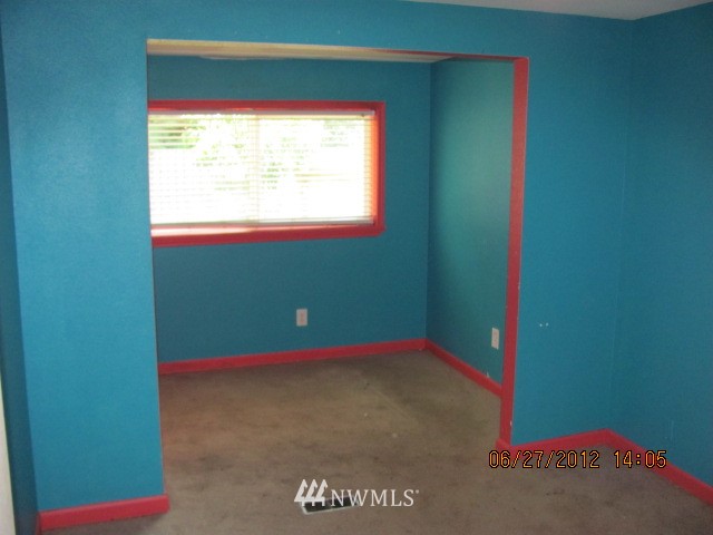 3617 Northeast 10th Street Renton, WA 98056 - Photo 13 of 14