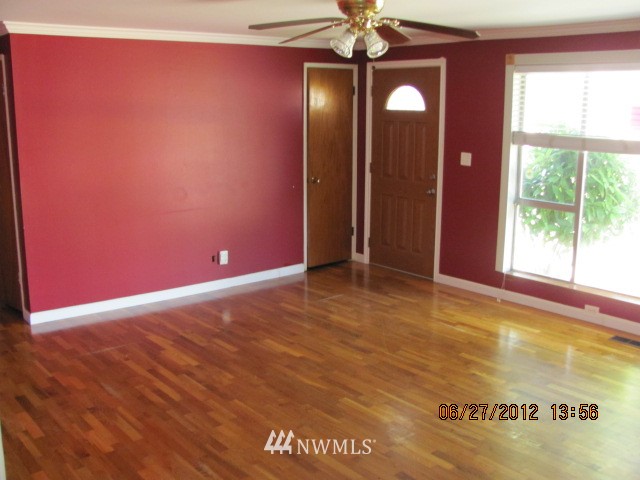 3617 Northeast 10th Street Renton, WA 98056 - Photo 6 of 14