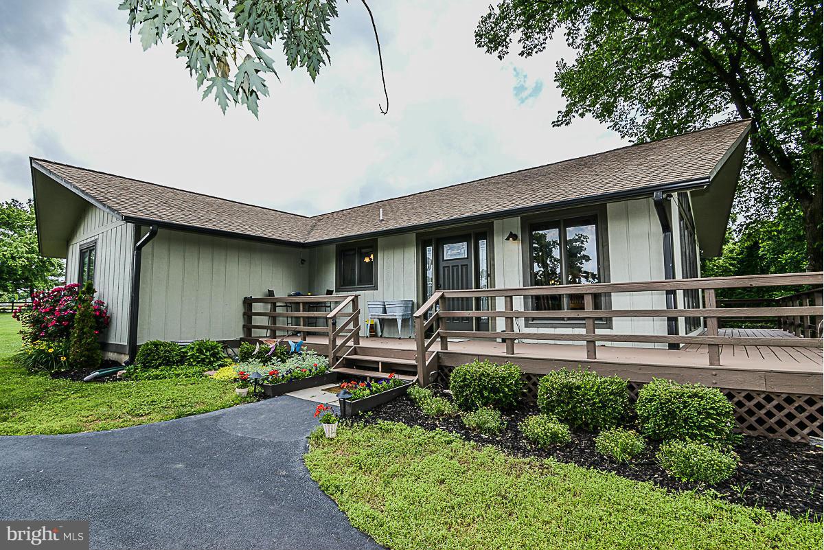 18557 Woodburn Road Leesburg, VA 20175 - Photo 1 of 25 Exterior (Front)