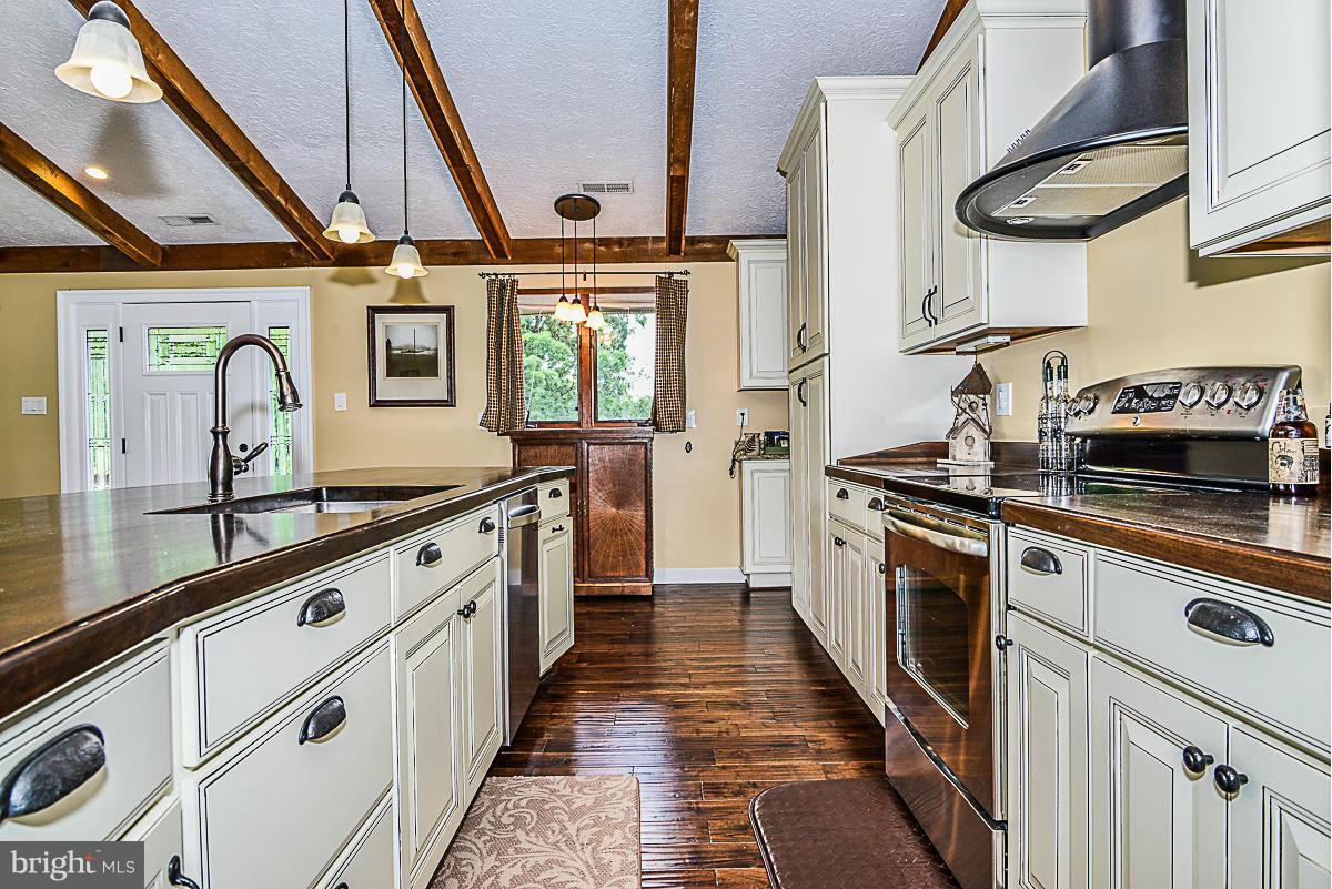18557 Woodburn Road Leesburg, VA 20175 - Photo 11 of 25 Kitchen