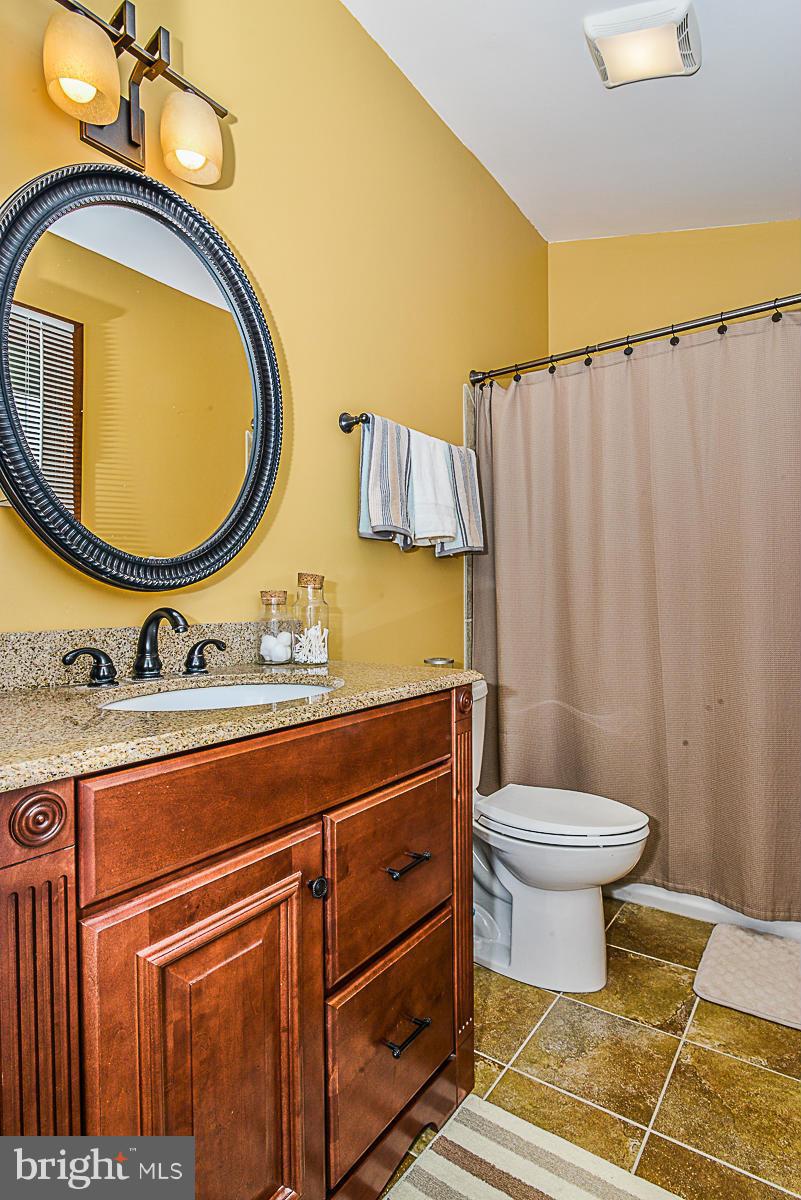 18557 Woodburn Road Leesburg, VA 20175 - Photo 15 of 25 Bath (Master)