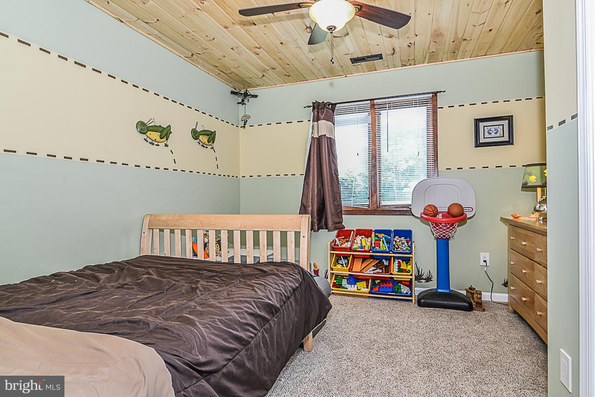 18557 Woodburn Road Leesburg, VA 20175 - Photo 17 of 25 Bedroom