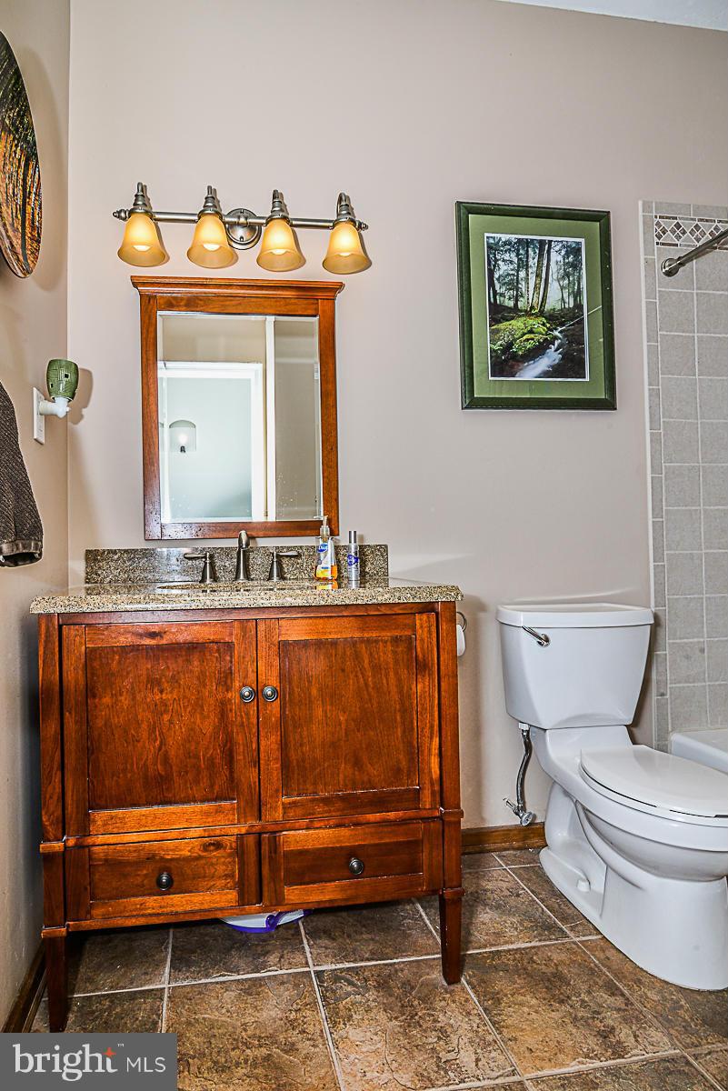 18557 Woodburn Road Leesburg, VA 20175 - Photo 18 of 25 Bath