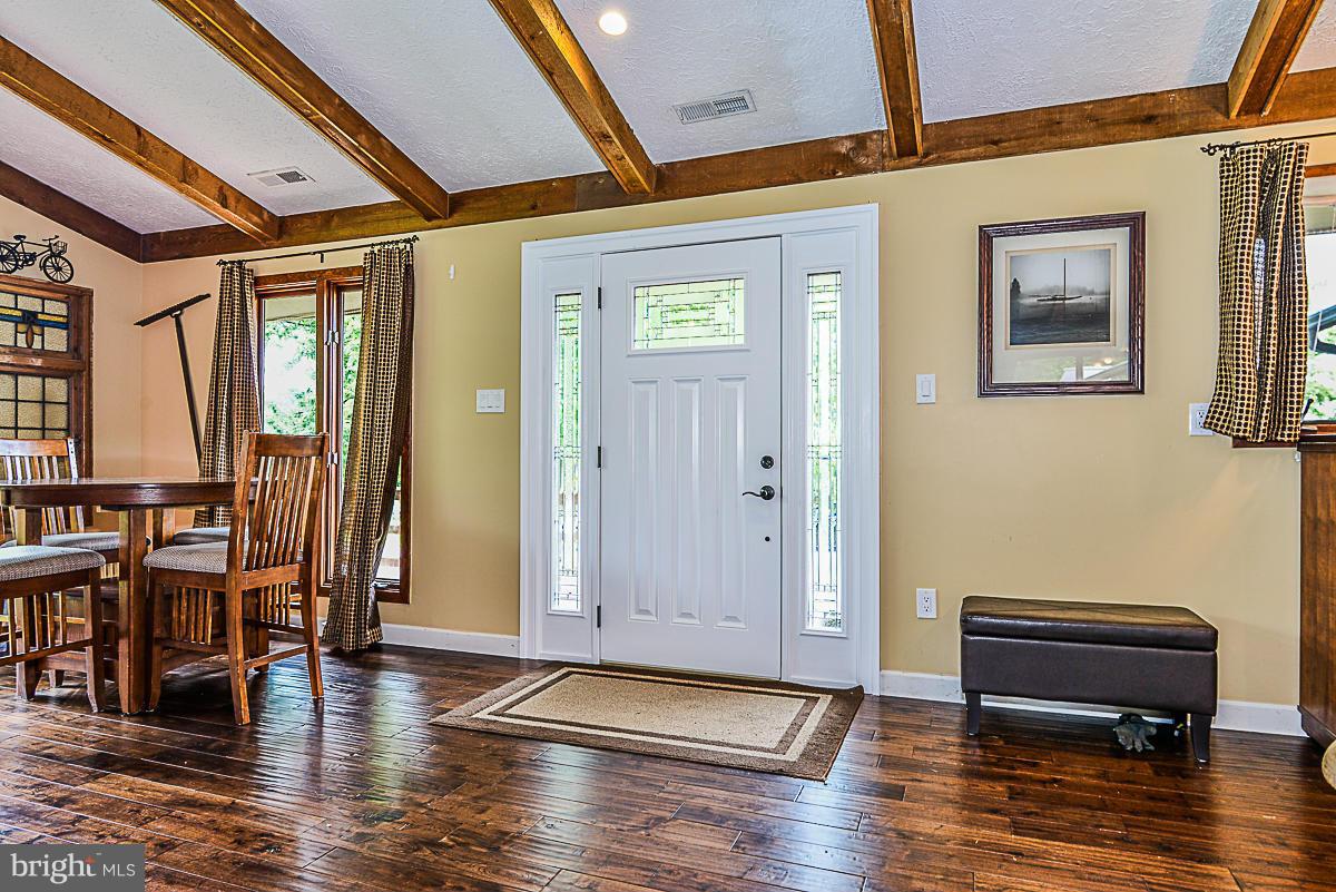 18557 Woodburn Road Leesburg, VA 20175 - Photo 6 of 25 Interior (General)