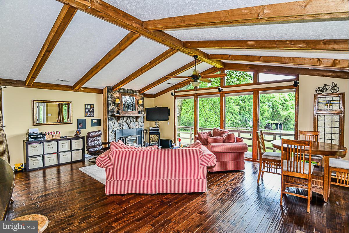 18557 Woodburn Road Leesburg, VA 20175 - Photo 7 of 25 Living Room/Great Room